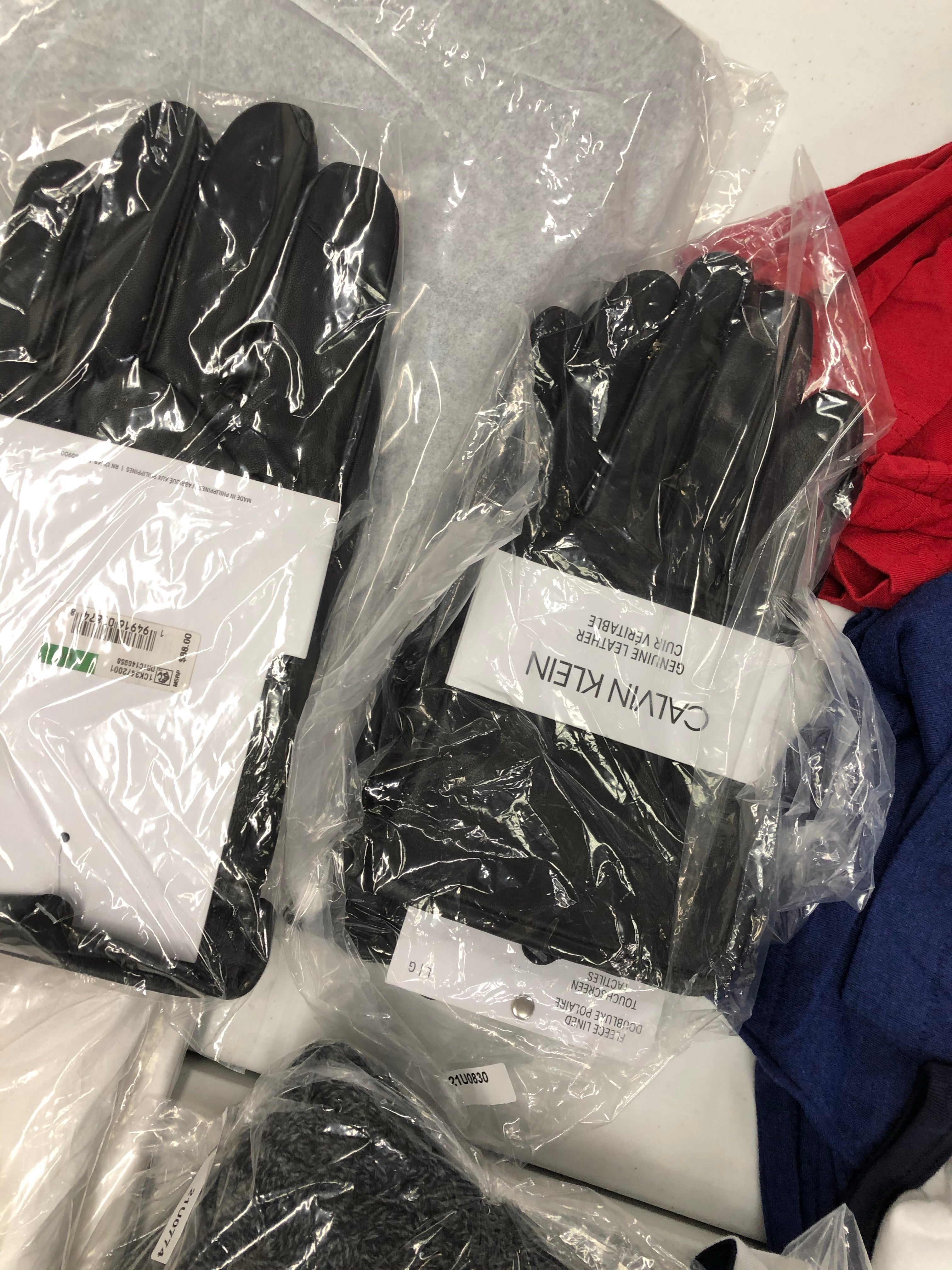 Men's Clothing Short Sleeves and more Wholesale Lot, CALVIN KLEIN, COLUMBIA, STEVE MADDEN, AMERICAN APPAREL  and more, 31 items, Shelf Pulls, MSRP $594