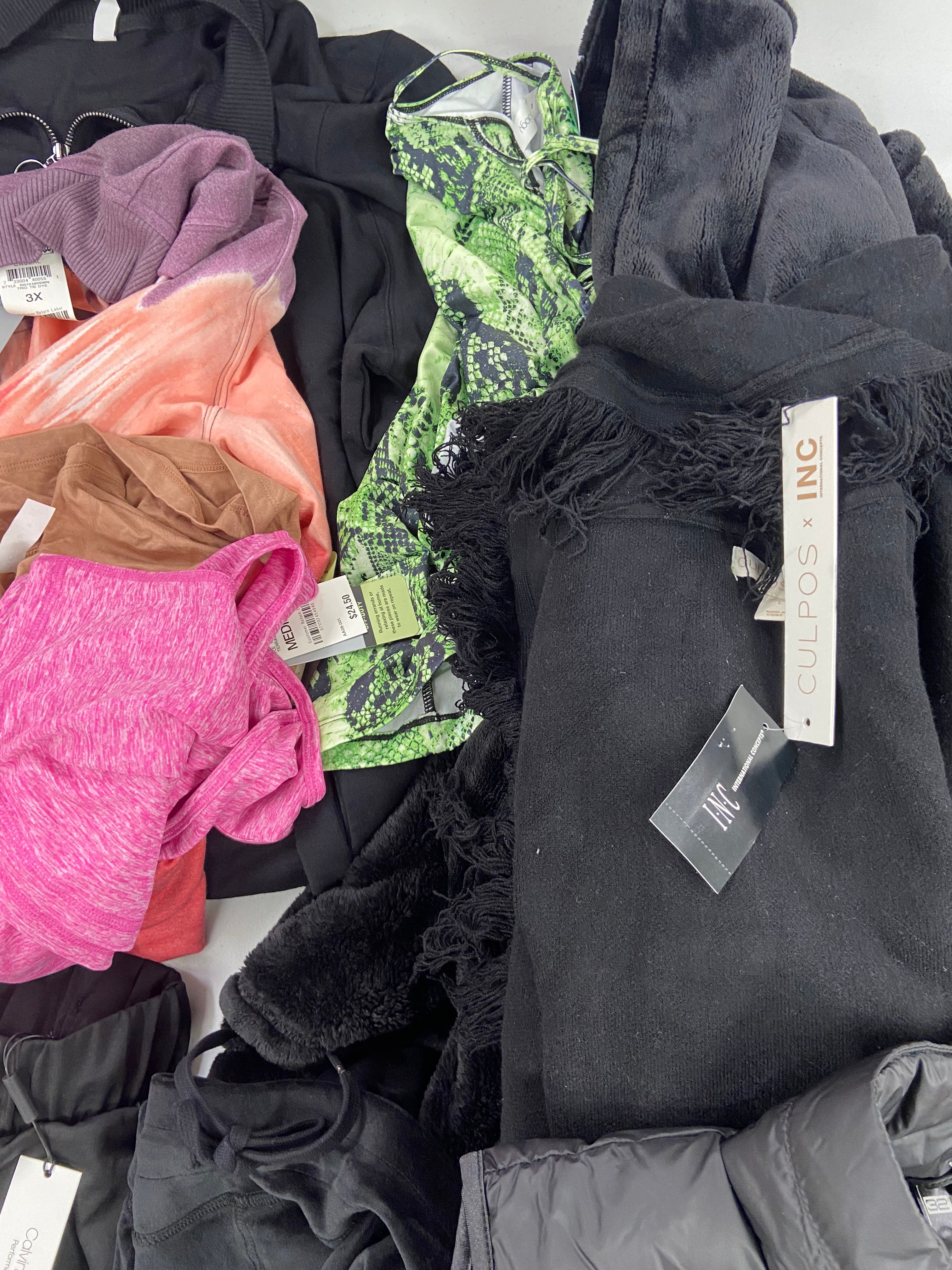 Women's Clothing Assorted Wholesale Lot, NORTH FACE, CALVIN KLEIN, 32 DEGREES, IDEOLOGY and more, 13 items, Shelf Pulls, MSRP $709