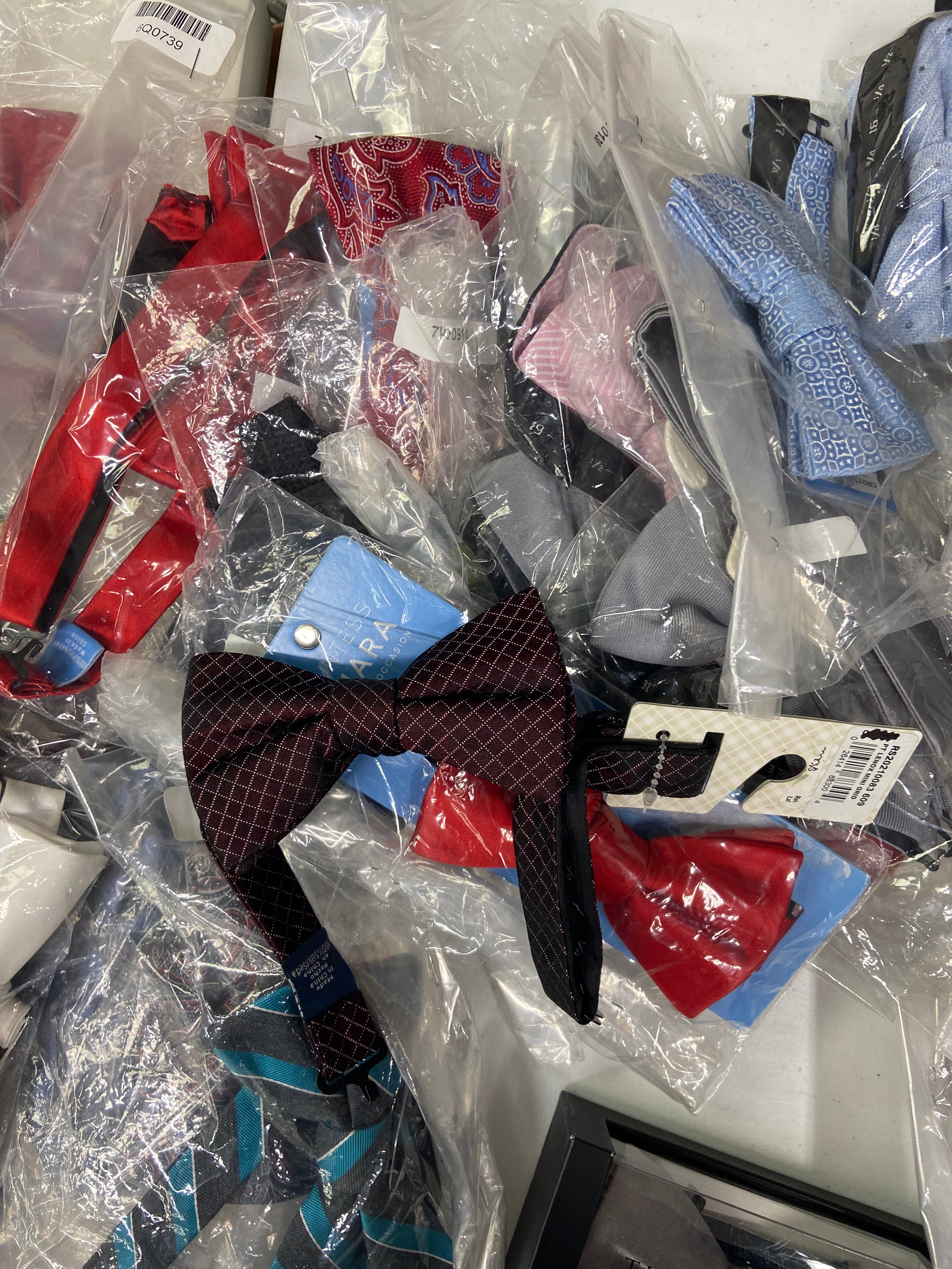 Men's Bow Ties Wholesale Lot, COUNTESS MARA, RYAN SEACREST, ALFANI and more, 95items, CUSTOMER RETURNS