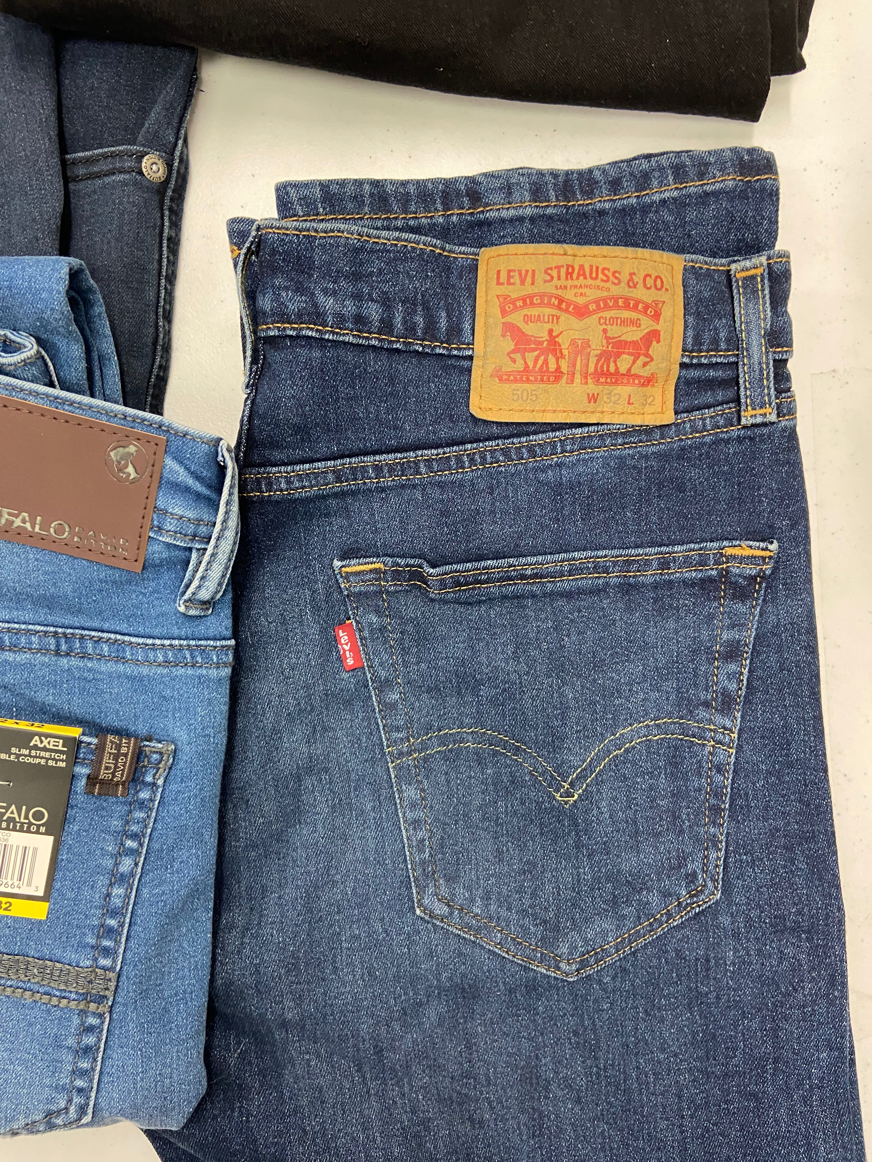 Men's Clothing Jeans Wholesale Lot, LEVI STRAUSS AND CO, BUFFALO, AMERICAN APPAREL, KIRKLAND and more, 8 items, Shelf Pulls, MSRP $554
