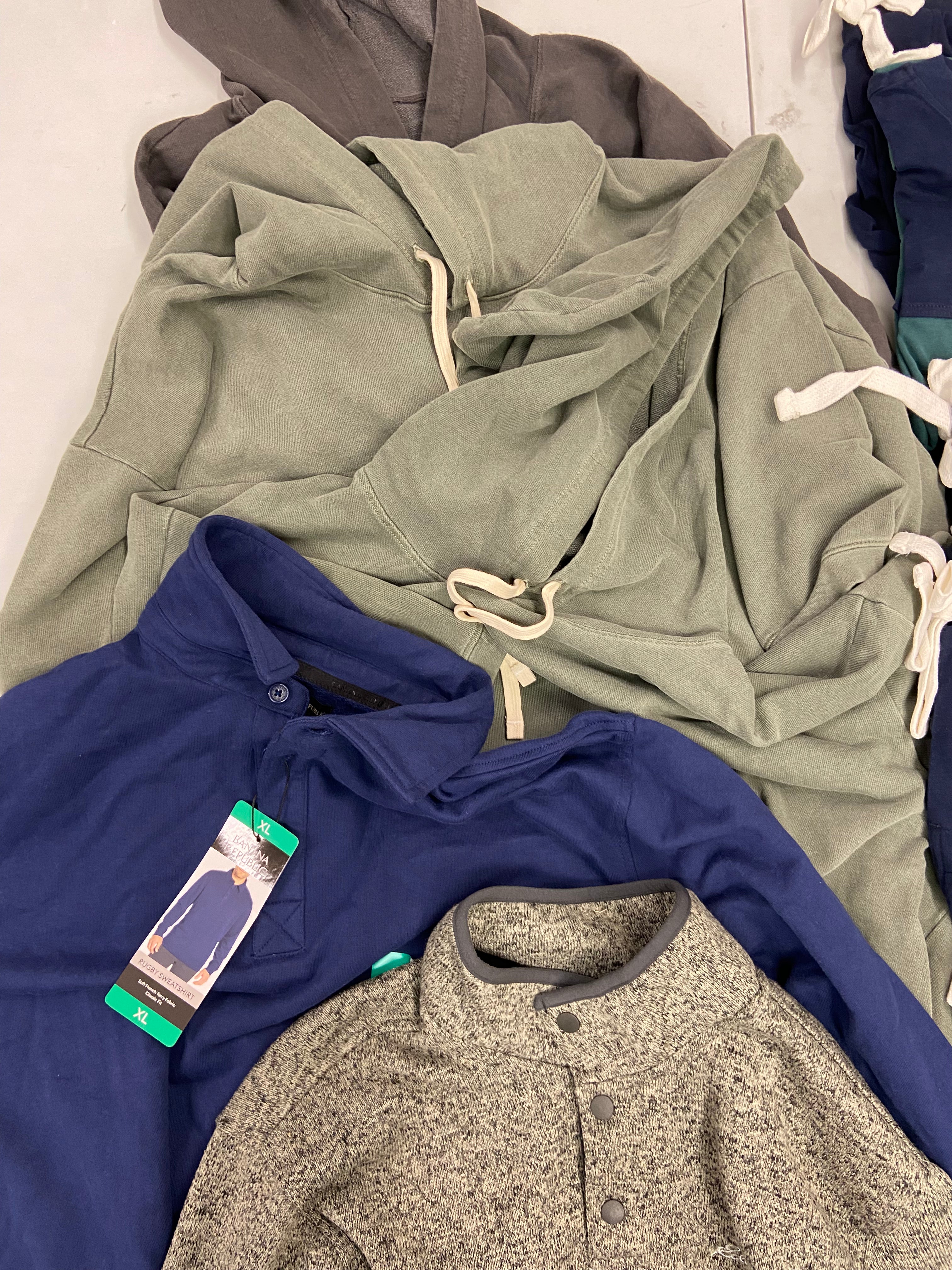 Men's Clothing Sweaters, Sleepwear & Other Tops Wholesale Lot, CALVIN KLEIN, BANAN REPUBLIC, IZOD, EDDIE BAUER and more, 13 items, Shelf Pulls, MSRP $677