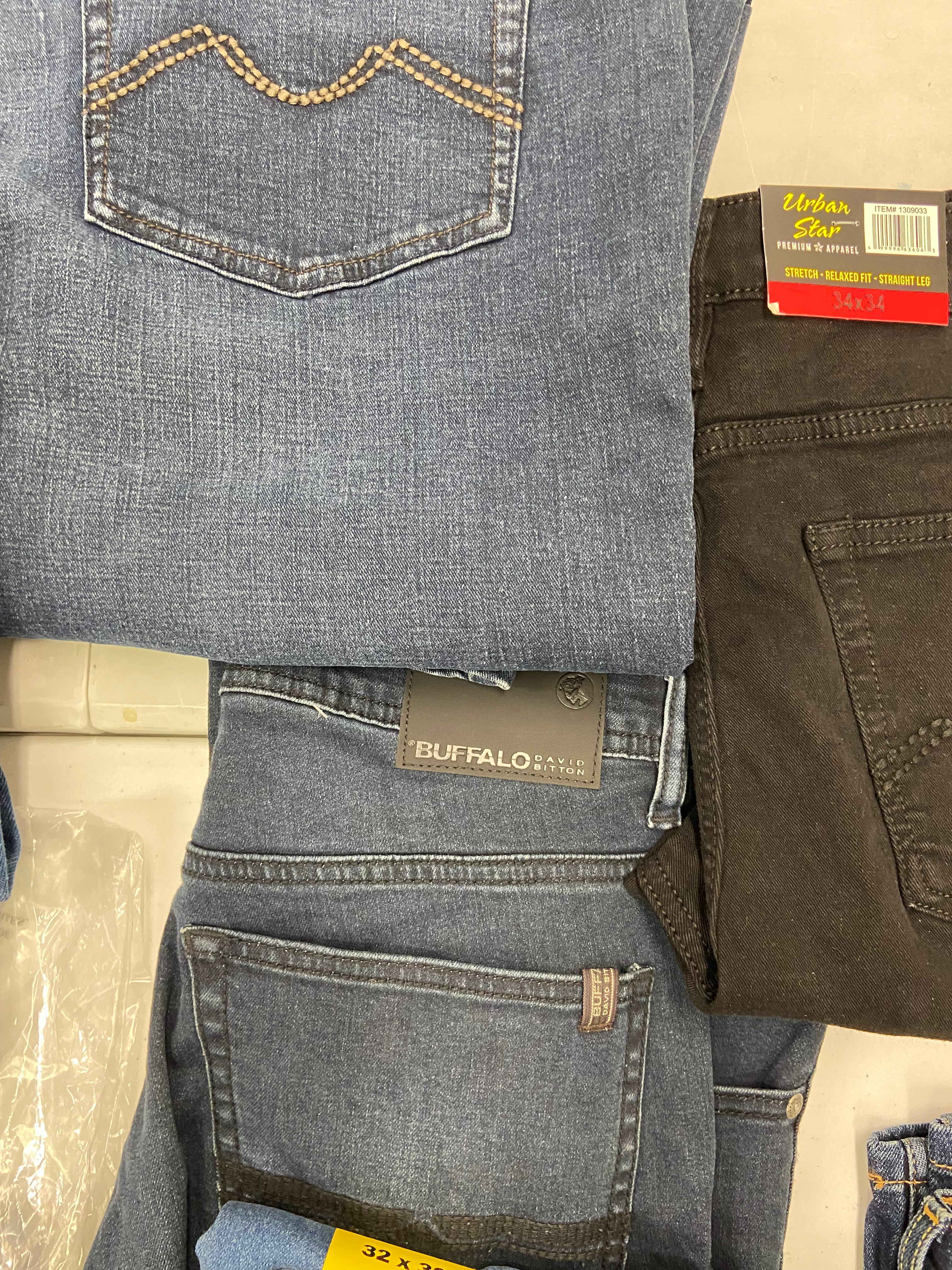 Men's Clothing Jeans Wholesale Lot, LEVI STRAUSS AND CO, BUFFALO, AMERICAN APPAREL, KIRKLAND and more, 8 items, Shelf Pulls, MSRP $554