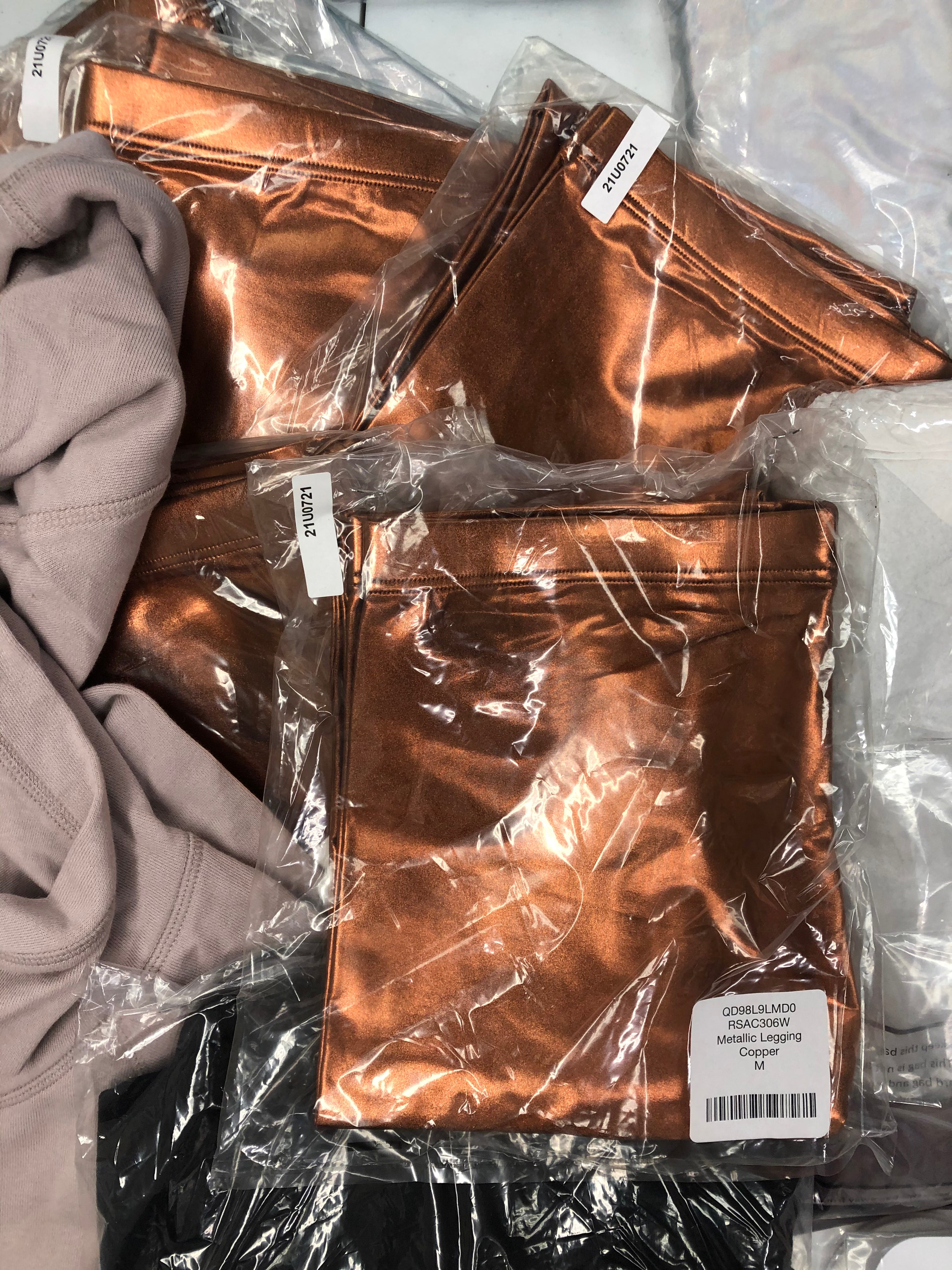 Women's Clothing Sweaters, Cardigans and other Wholesale Lot, CALVIN KLEIN, FREE PEOPLE, AMERICAN APPAREL, 26 items, New, MSRP $1,905