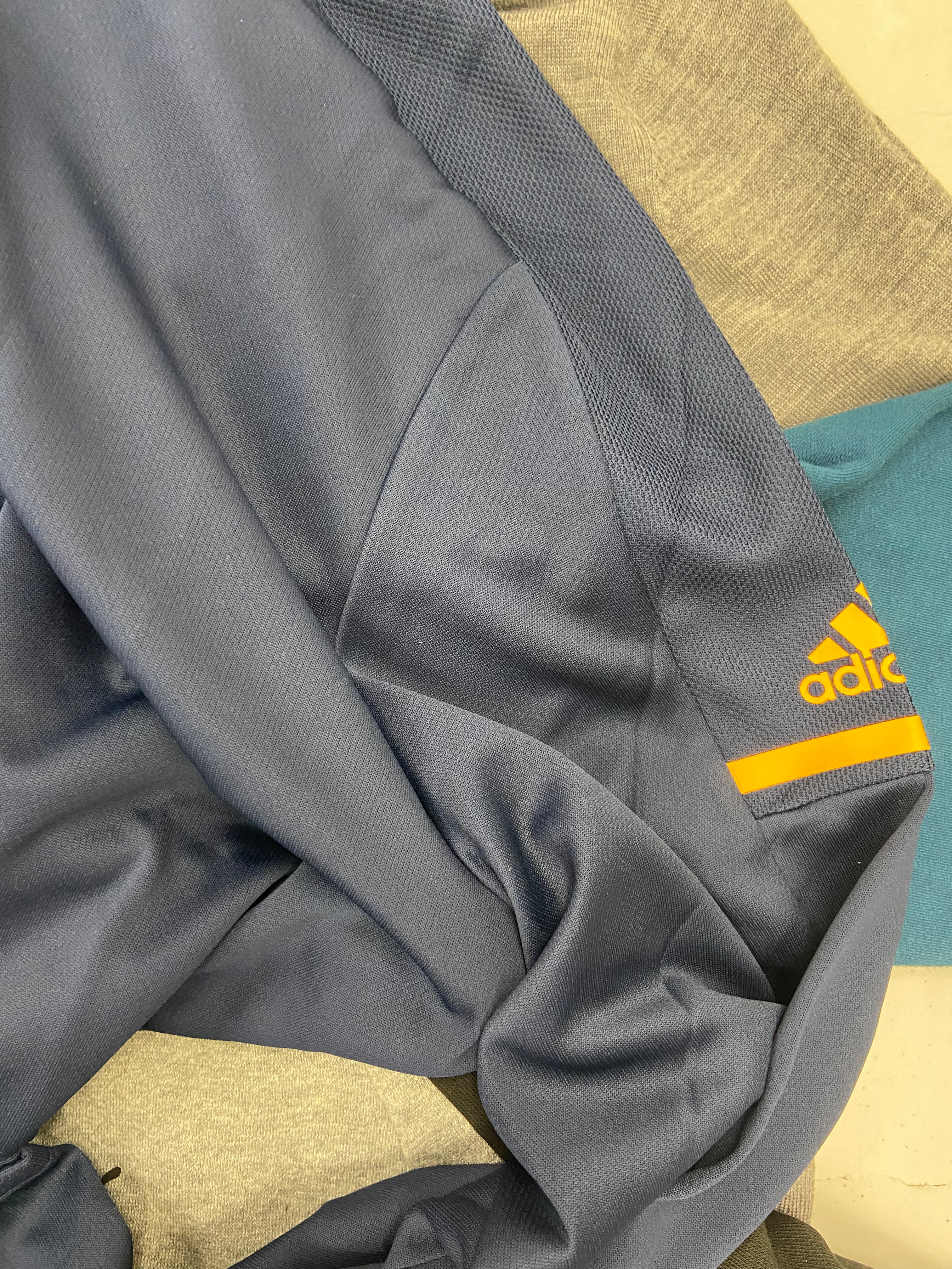 Men's Clothing Long Sleeves & Others Wholesale Lot, BANANA REPUBLIC, HURLEY, ADIDAS, PUMA and more, 14 items, NEW, MSRP $883