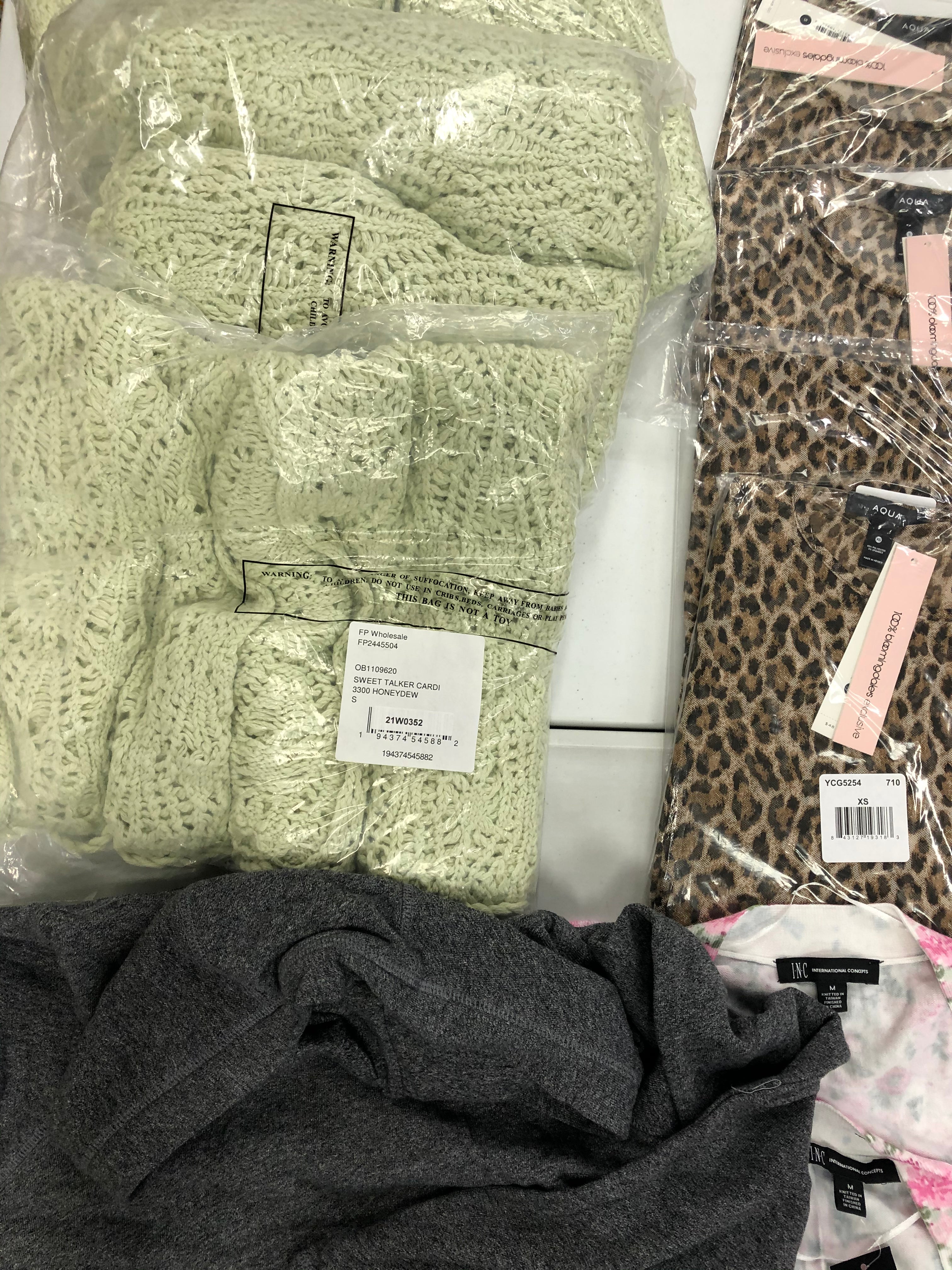 Women's Clothing Cardigans, Dresses and others Wholesale Lot, CALVIN KLEIN, FREE PEOPLE, AQUA, AMERICAN APPAREL and more, 17 items, NEW, MSRP $1,291