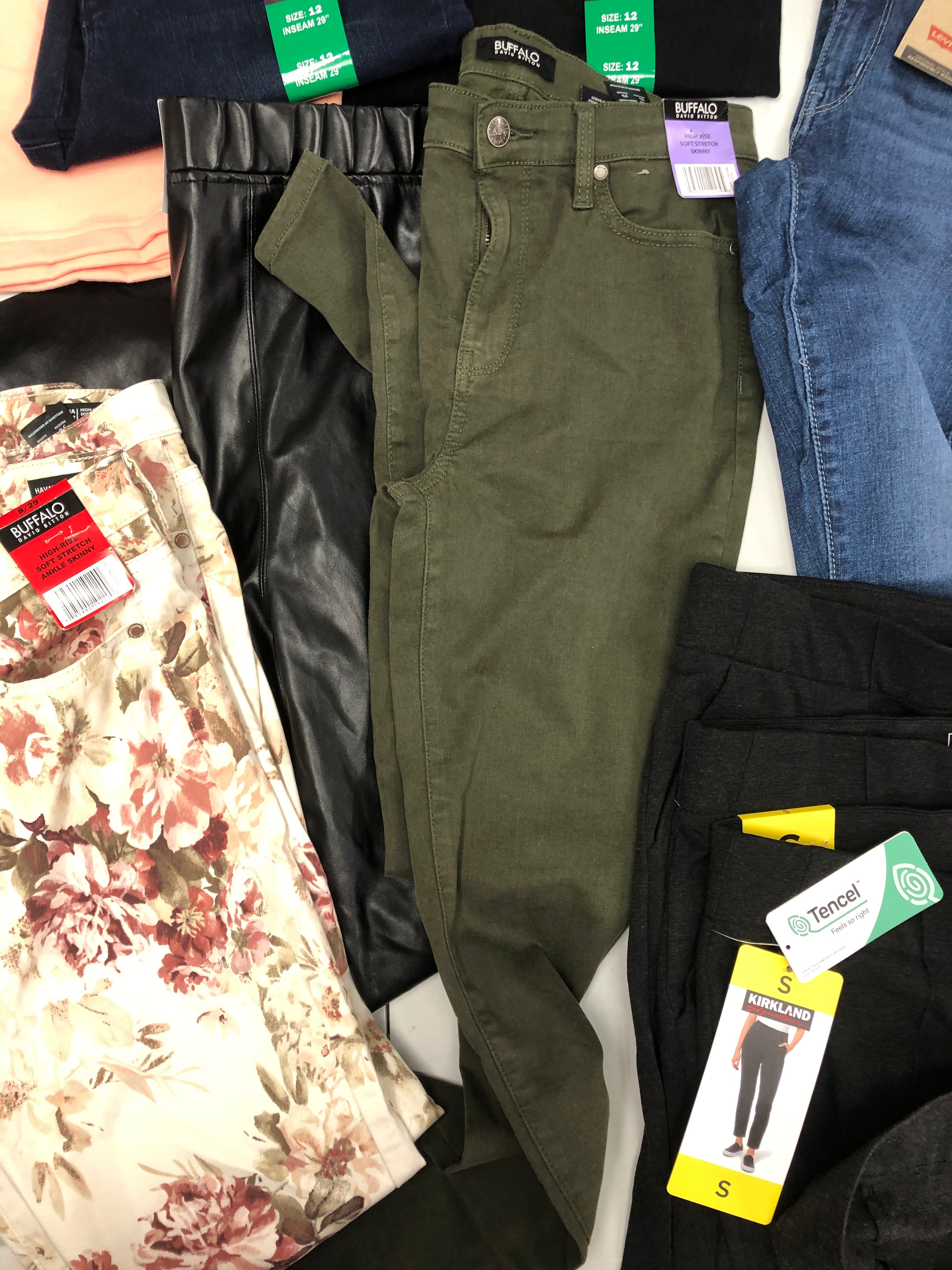 Women's Clothing Jeans, Pants and other bottoms, Wholesale Lot, LEVI'S, ANNE KLEIN, FREE PEOPLE, KIRKLAND, AMERICAN APPAREL, BUFFALO, ALFANI and more, 16 items, Shelf Pulls, MSRP $795