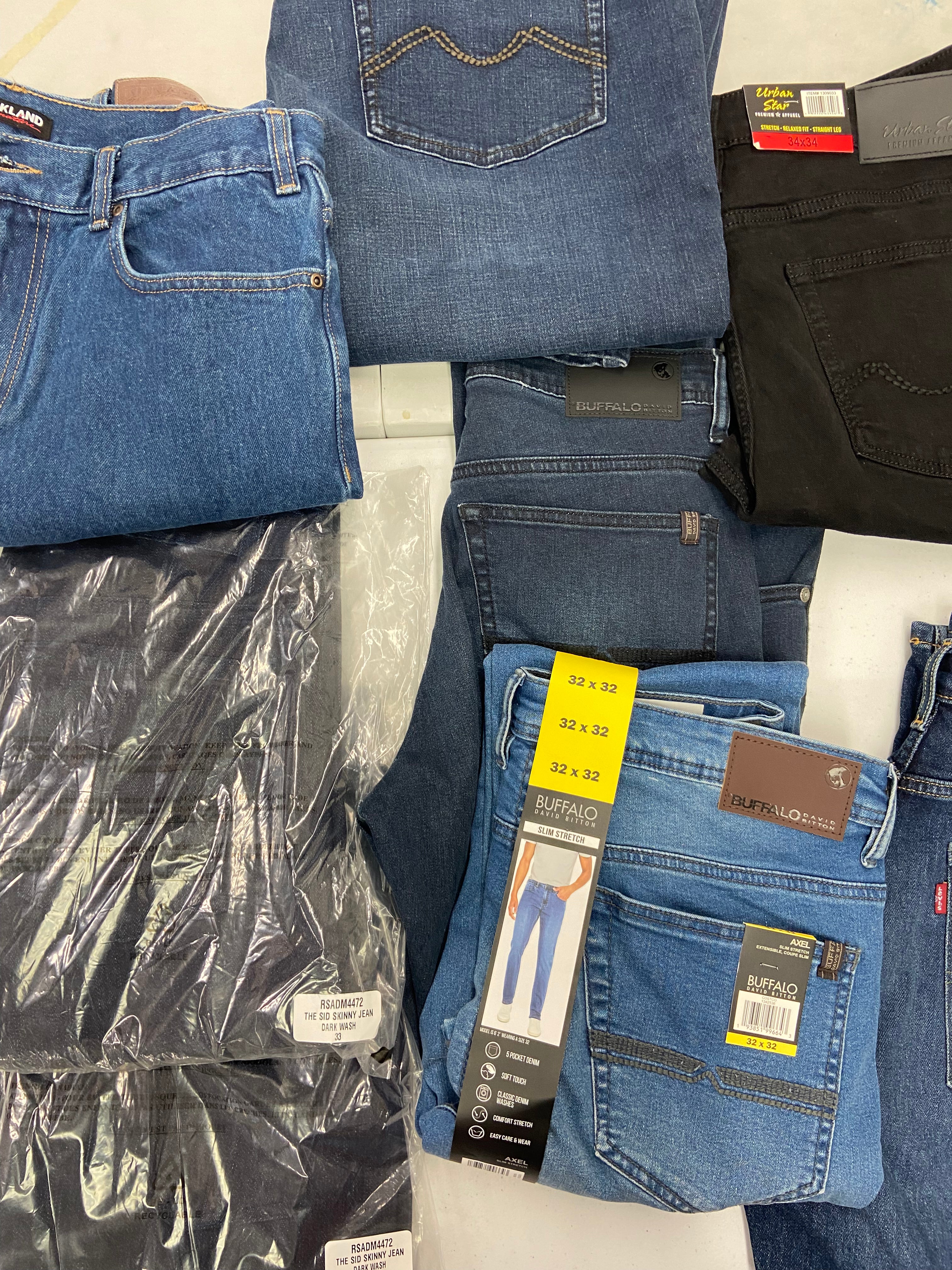 Men's Clothing Jeans Wholesale Lot, LEVI STRAUSS AND CO, BUFFALO, AMERICAN APPAREL, KIRKLAND and more, 8 items, Shelf Pulls, MSRP $554