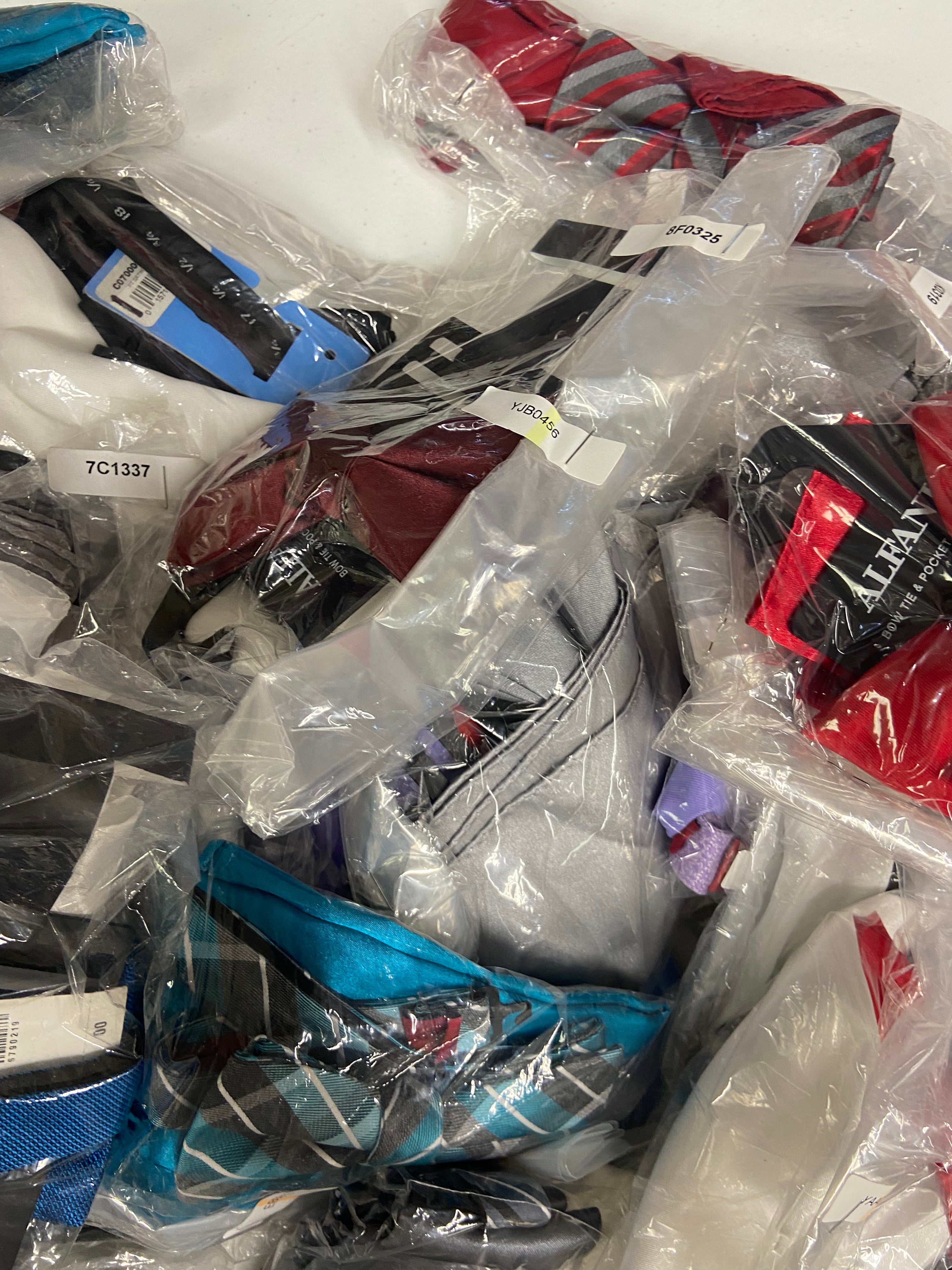 Men's Bow Ties & Handkerchiefs Sets Wholesale Lot, COUNTESS MARA, ALFANI and more, 94 items, CUSTOMER RETURNS