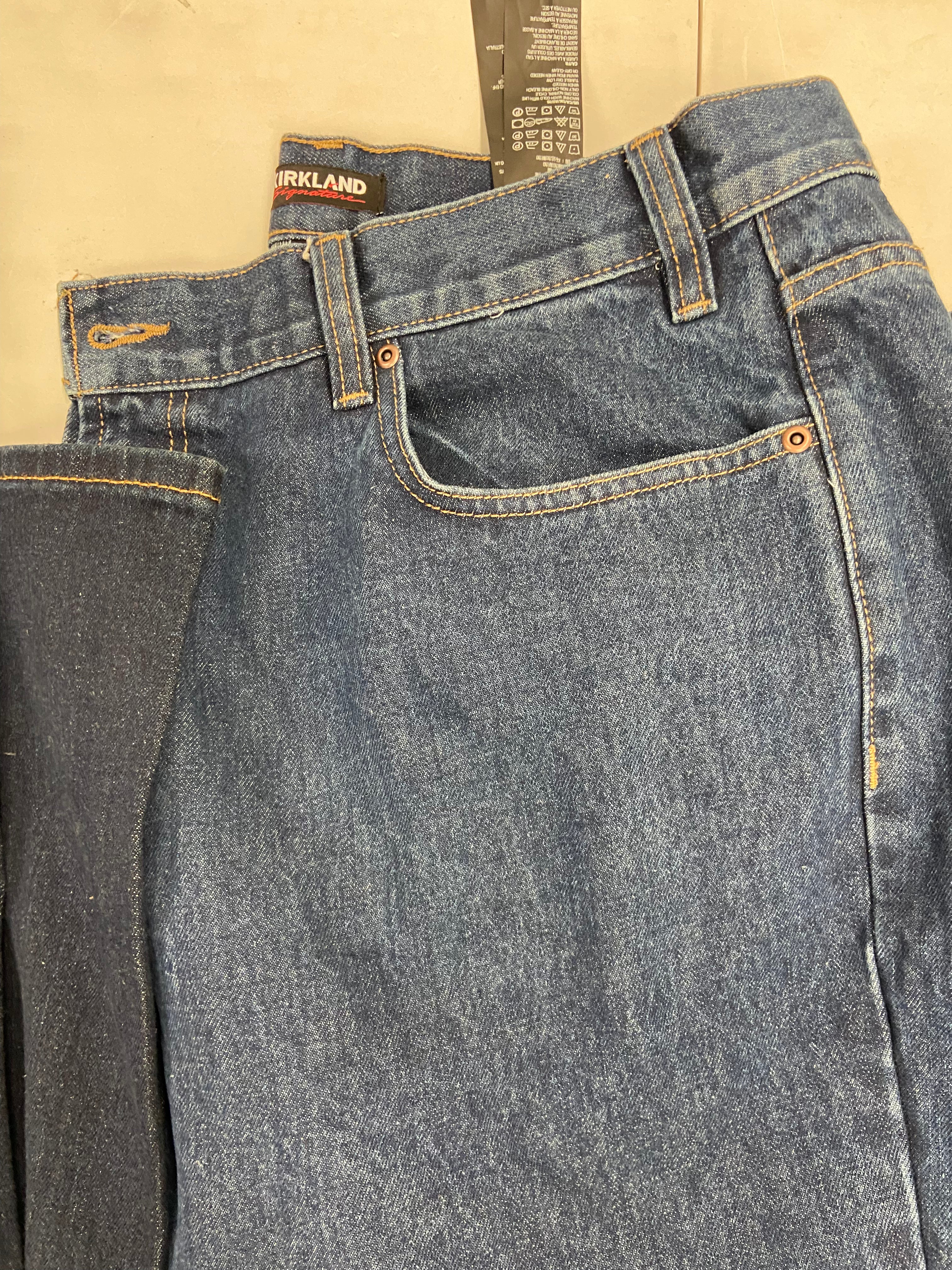 Men's Clothing Jeans Wholesale Lot, LUCKY BRAND, LEVI STRAUSS AND CO, IZOD, URBAN STAR and more, 7 items, Shelf Pulls, MSRP $432