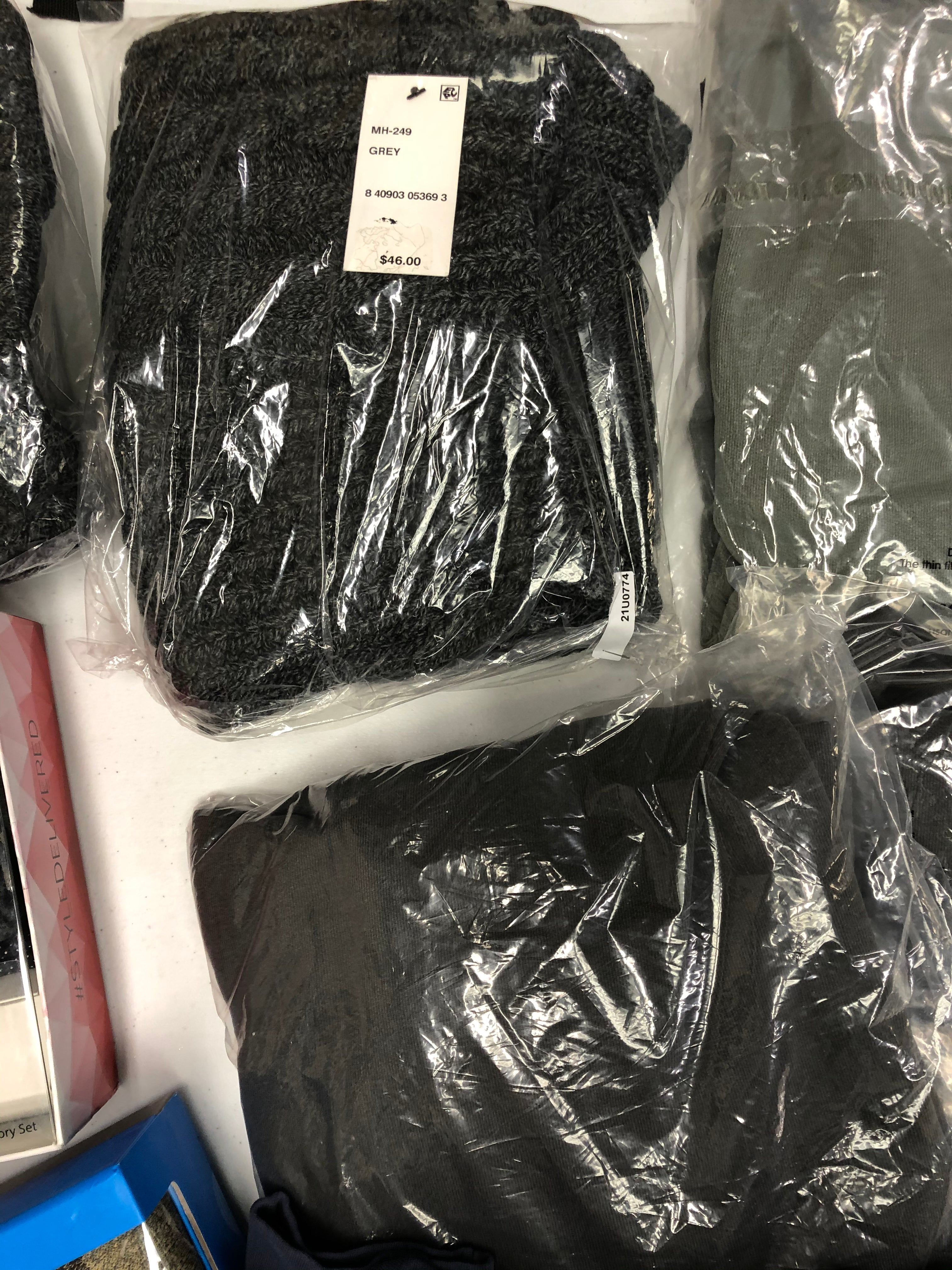 Men's Clothing Tops and others, Wholesale Lot, COLUMBIA, CALVIN KLEIN, STEVE MADDEN, PERRY ELLIS, AMERICAN APPAREL and more, 15 items, Shelf Pulls, MSRP $632