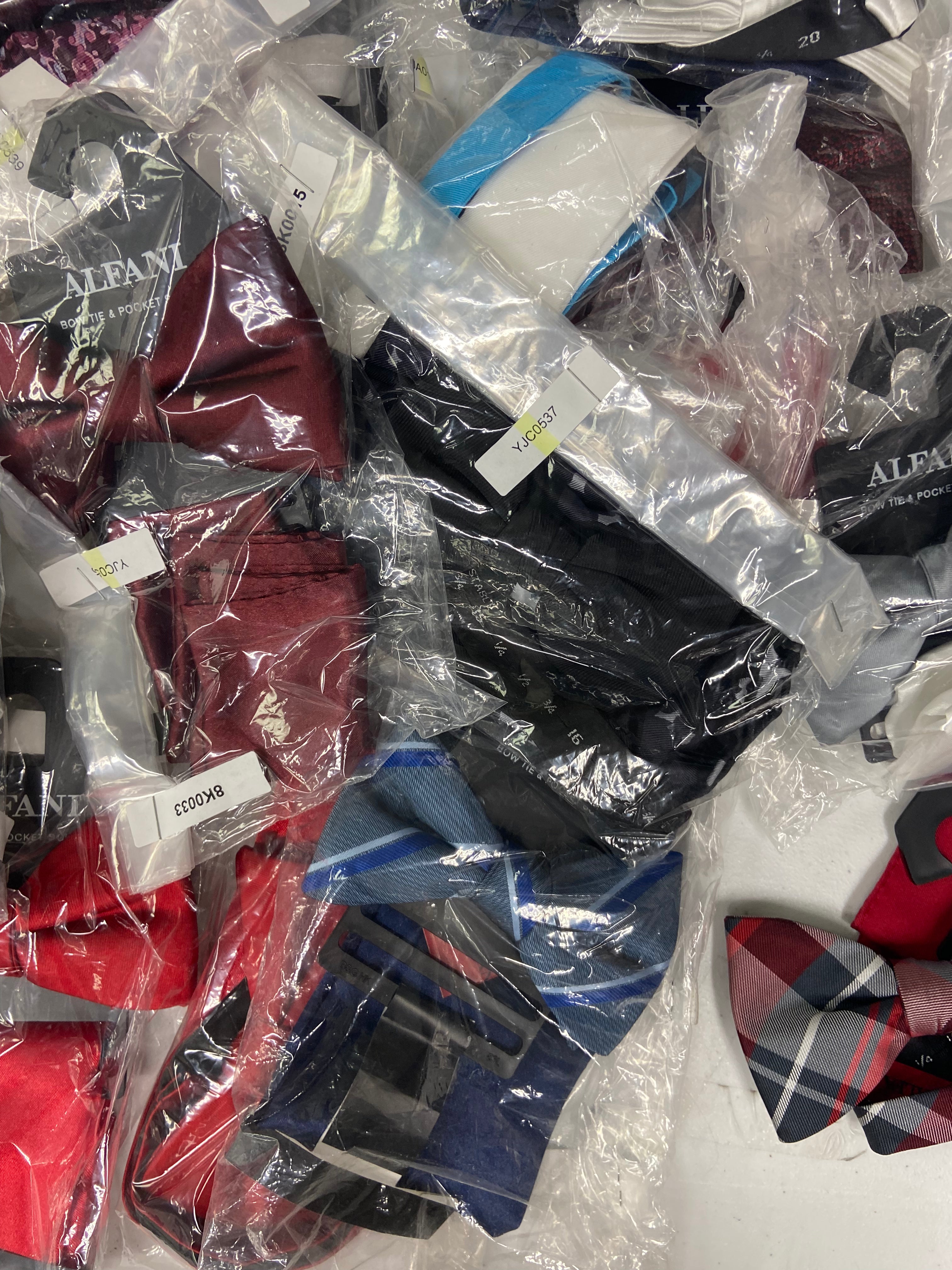 Men's Bow Ties & Pocket Squares Sets Wholesale Lot, COUNTESS MARA, ALFANI and more, 73 items, CUSTOMER RETURNS