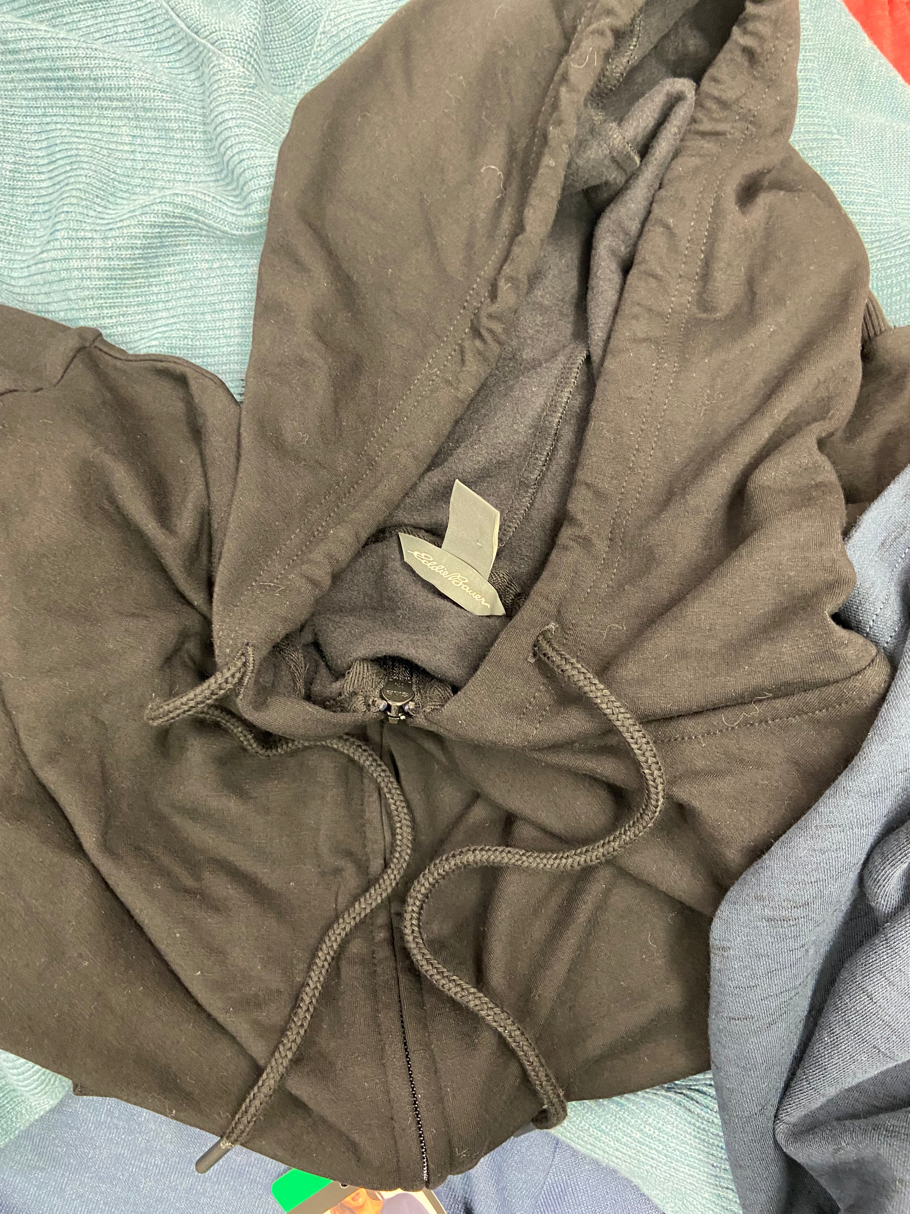 Women's Clothing Tops Wholesale Lot, BANANA REPUBLIC, VINCE CAMUTO, PUMA, FREE PEOPLE, SKETCHERS and more, 18 items, Shelf Pulls, MSRP $935