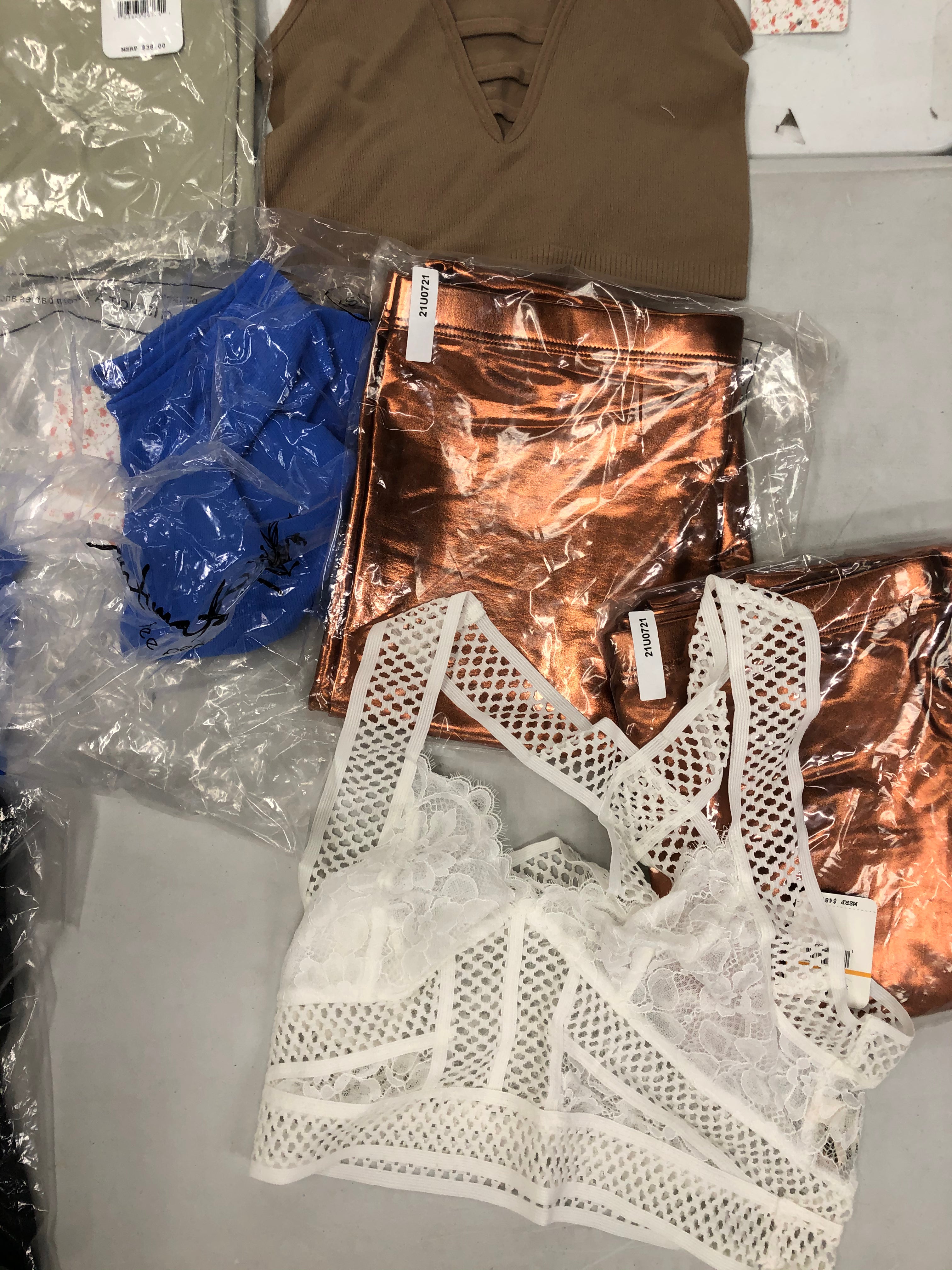 Women's Clothing Assorted Wholesale Lot, FREE PEOPLE, AQUA, AMERICAN APPAREL, 17 items, New, MSRP $616