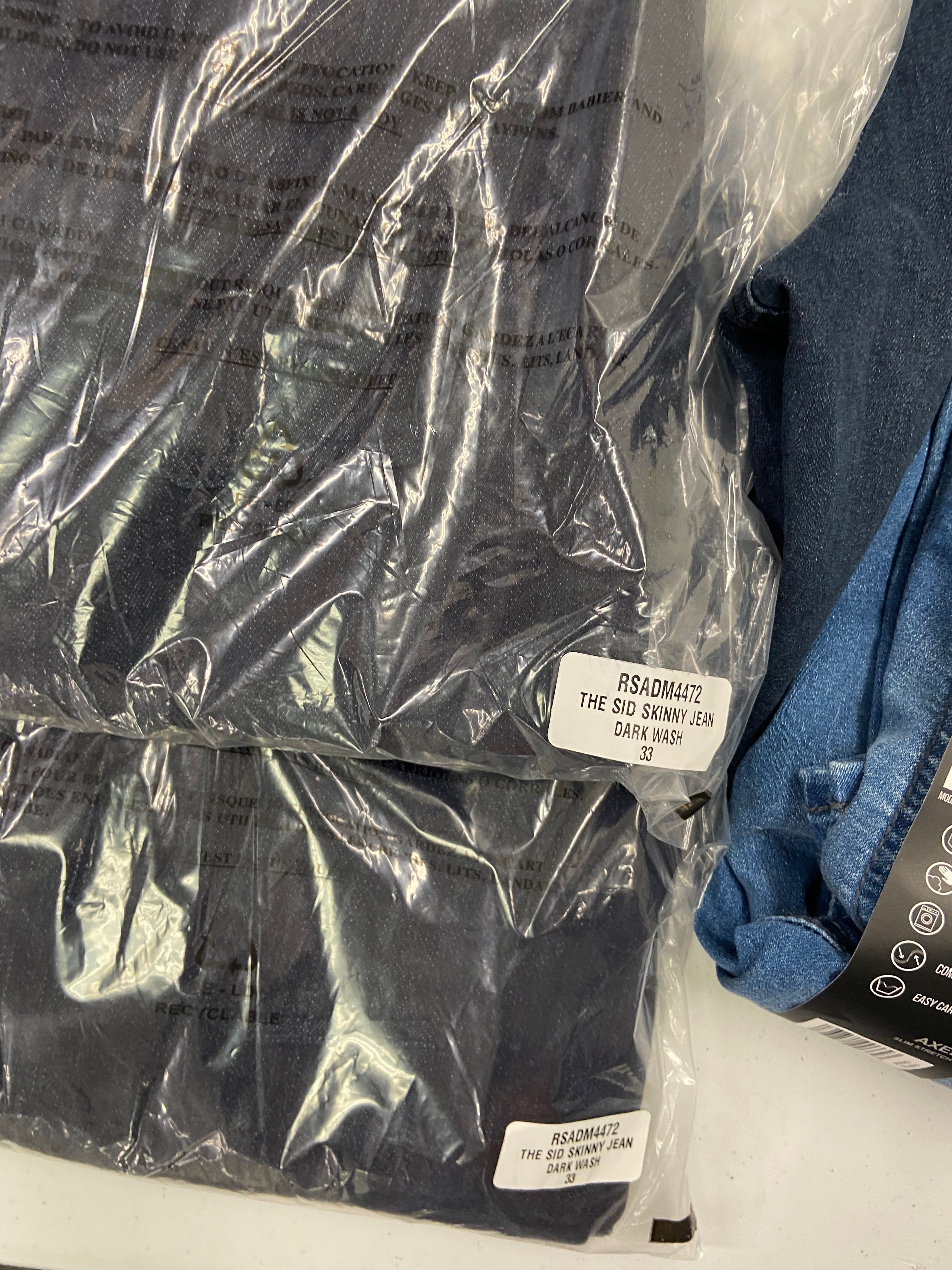Men's Clothing Jeans Wholesale Lot, LEVI STRAUSS AND CO, BUFFALO, AMERICAN APPAREL, KIRKLAND and more, 8 items, Shelf Pulls, MSRP $554
