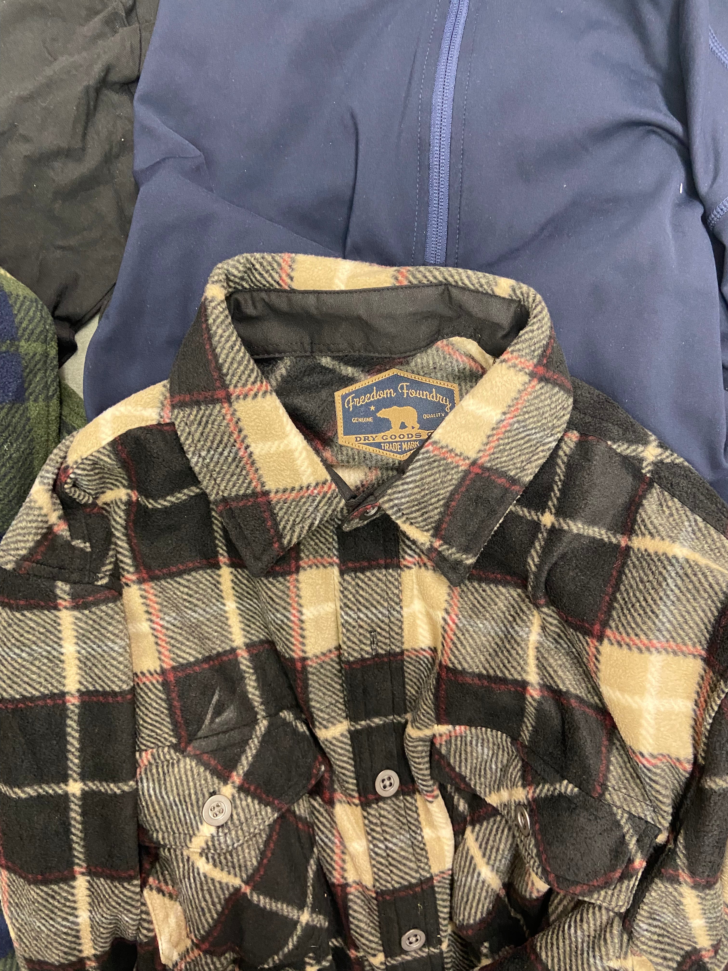 Men's Clothing Hoodies and Other Tops Wholesale Lot, CATERPILLAR, FREEDOM FOUNDRY, KIRKLANDS, 32 DEGREES and more, 15 items, Shelf Pulls, MSRP $665