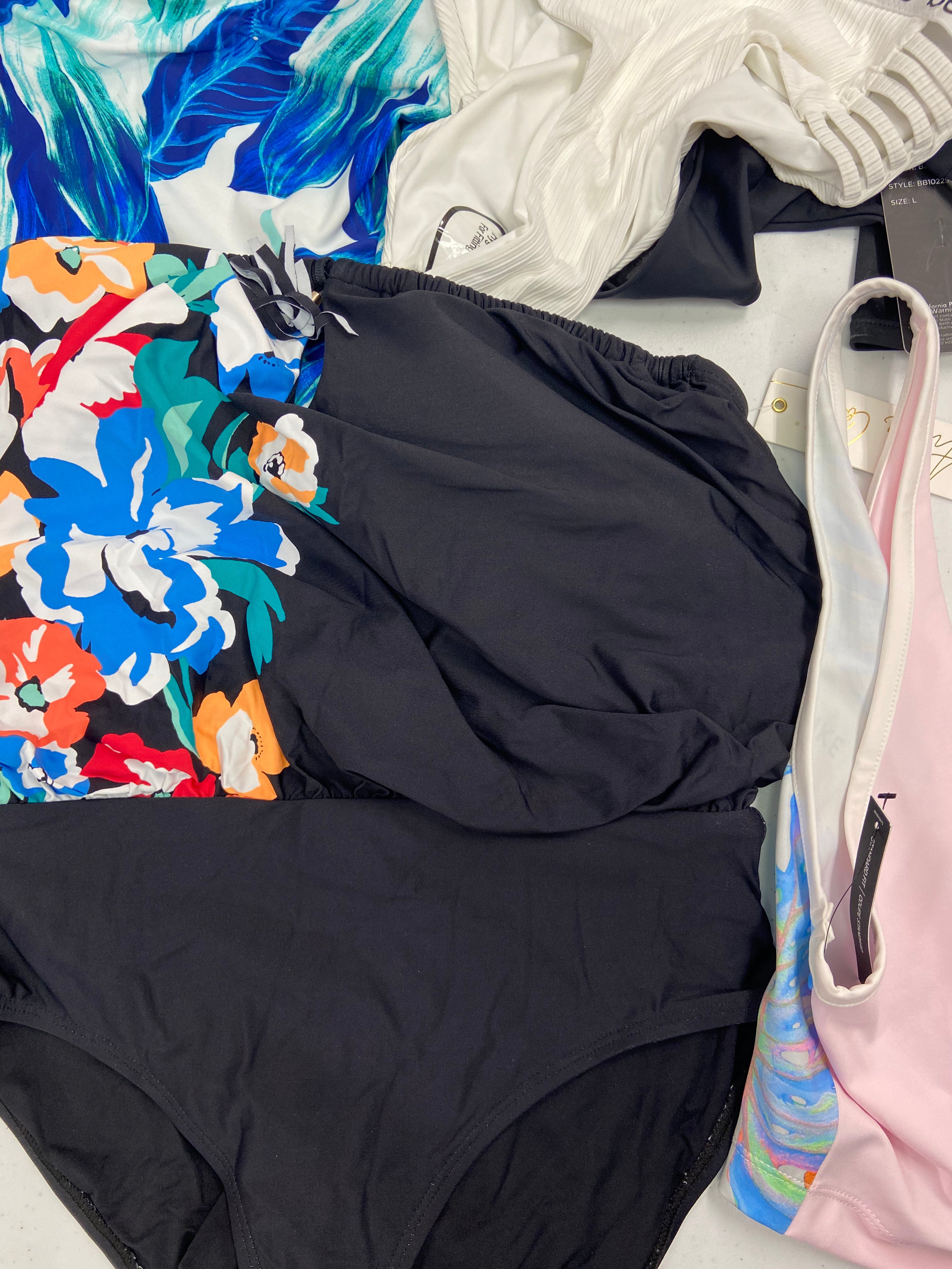 Women's Swimwear Wholesale Lot, NIKE, RACHEL ROY, BCBG GENERATION, COCO LEAF, ANNE COLE, BEBE,  BLEU BY ROD BEATTIE, DOTTI, L*SPACE and more, 15 items, CUSTOMER RETURNS
