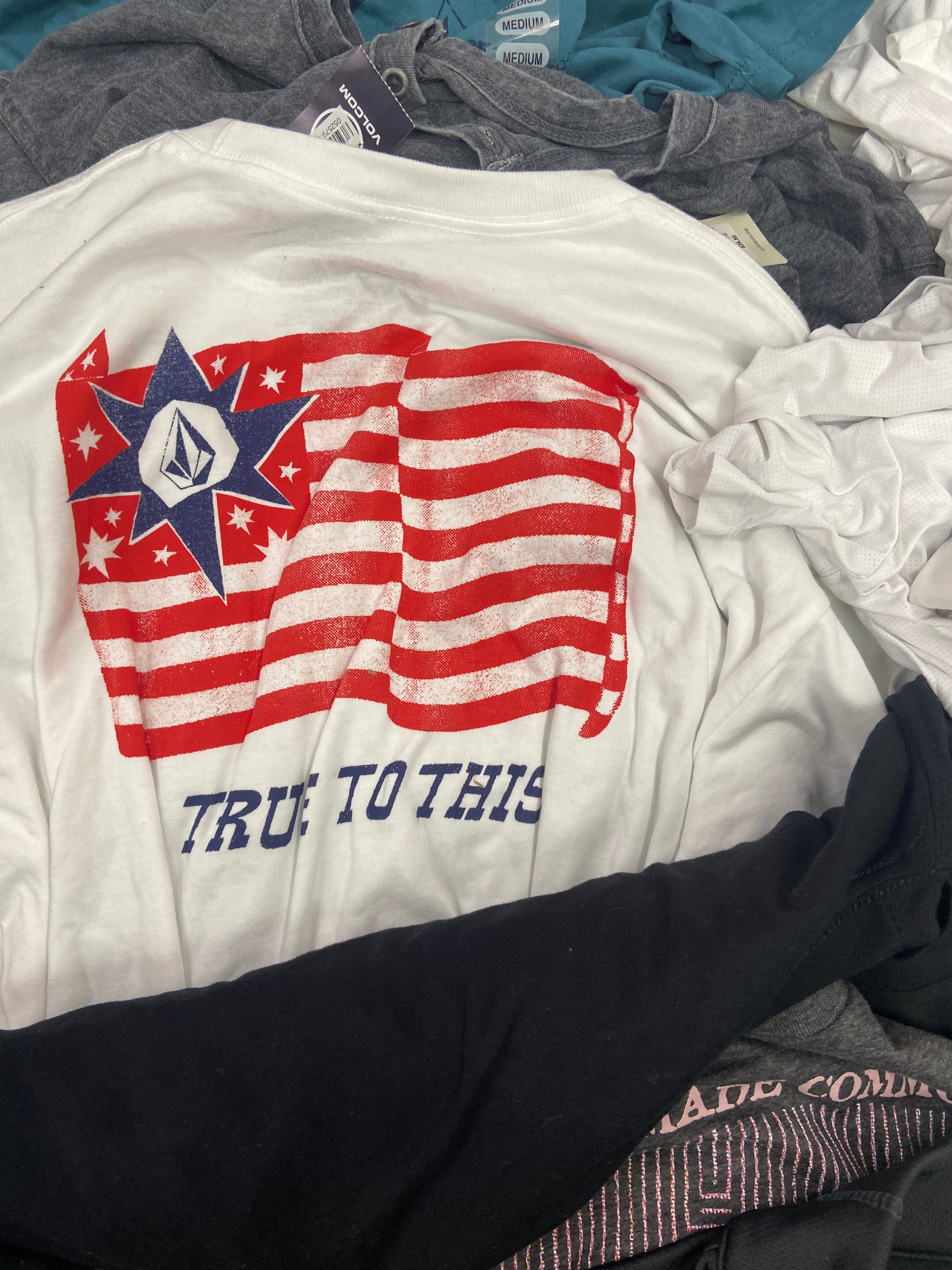 Men's Clothing Tops Wholesale Lot, NIKE, LUCKY BRAND, VOLCOM, SPYDER, CYPRESS CLUB, 32 DEGREES and more, 17 items, Shelf Pulls, MSRP $717