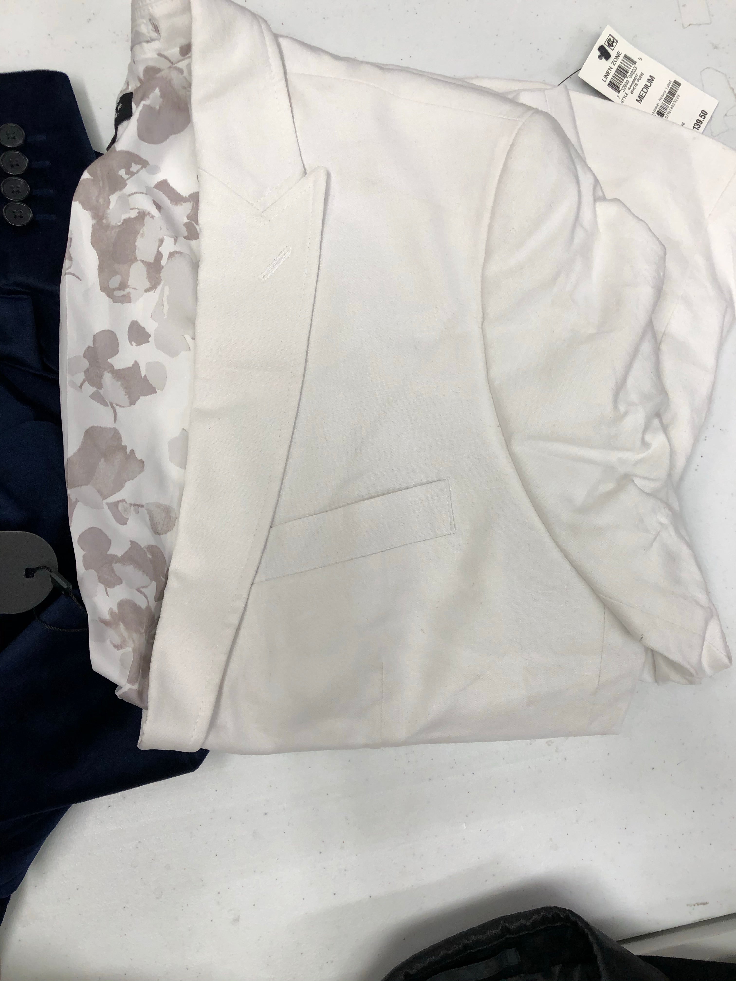 Men's Clothing SUITS/BLAZERS Wholesale Lot, INC Only, 6 Units, Shelf Pulls, MSRP $847