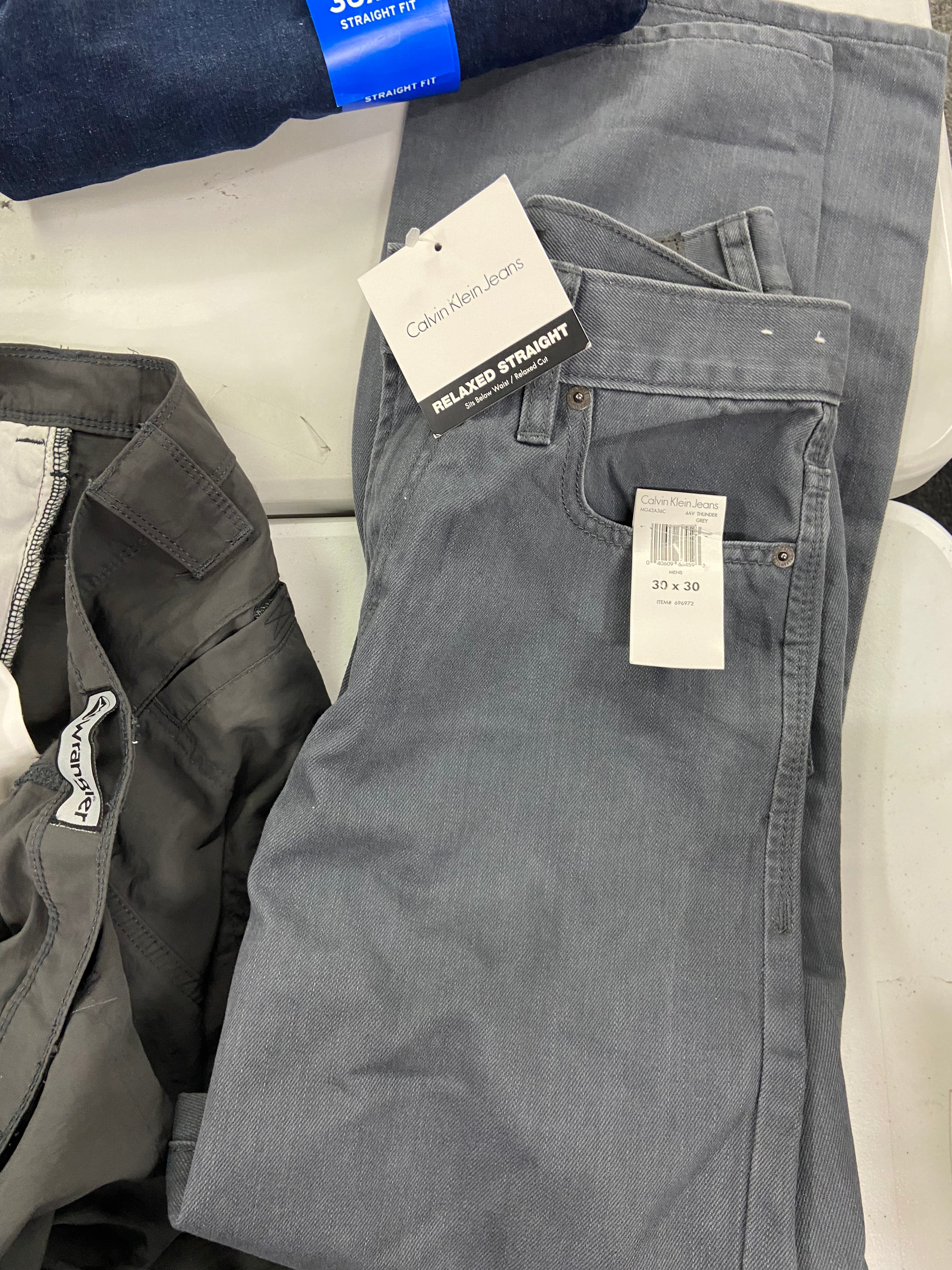 Men's Clothing Pants & Jeans Wholesale Lot, CALVIN KLEIN JEANS, WEATHERPROOF , GERRY, IZOD, ORVIS and more, 9 items, Shelf Pulls, MSRP $604
