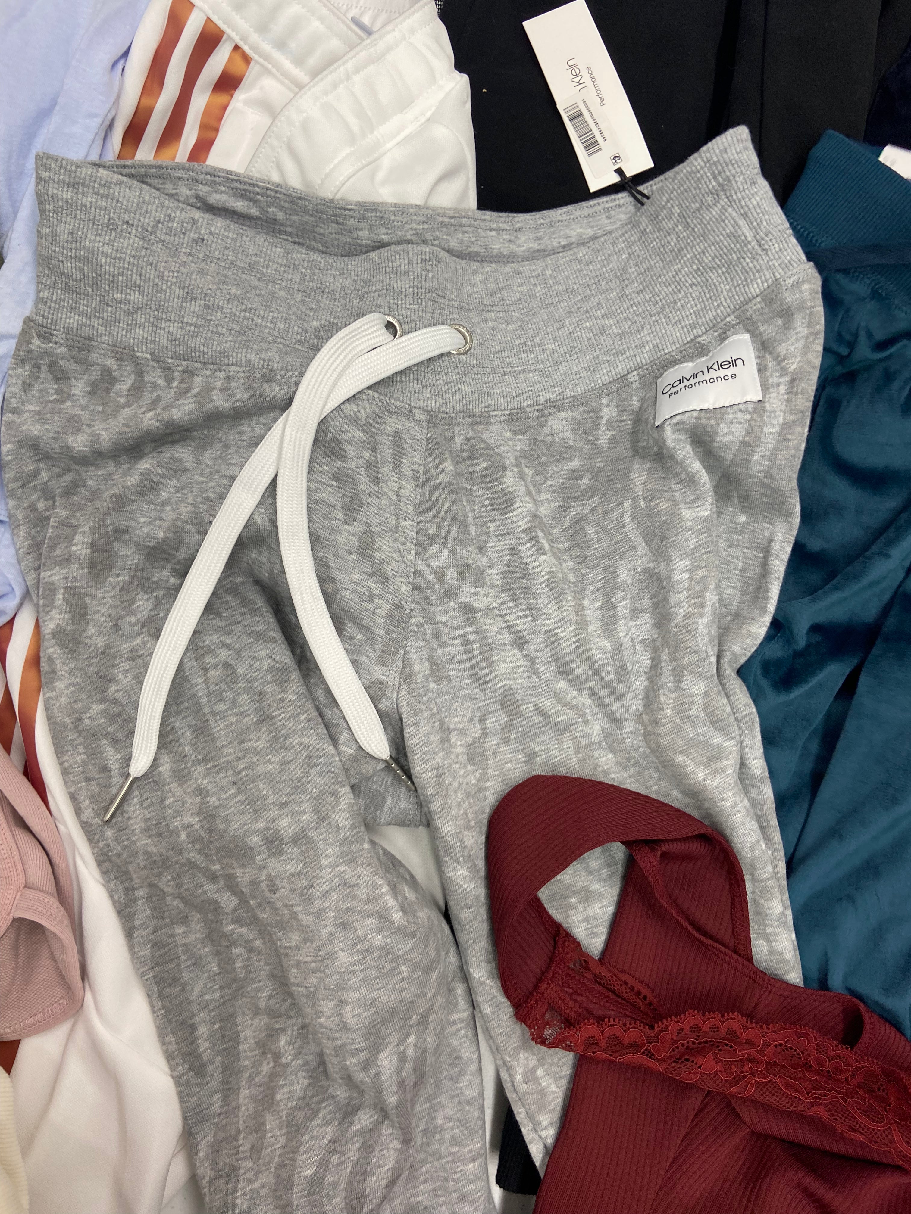 Women's Clothings ASSORTED LOT, Wholesale Lot, CALVIN KLEIN, ADIDAS, PUMA, FREE PEOPLE, MARC NEW YORK, AMERICAN APPAREL, 32 DEGREES, HONEYDEW and more, 15 items, CUSTOMER RETURNS