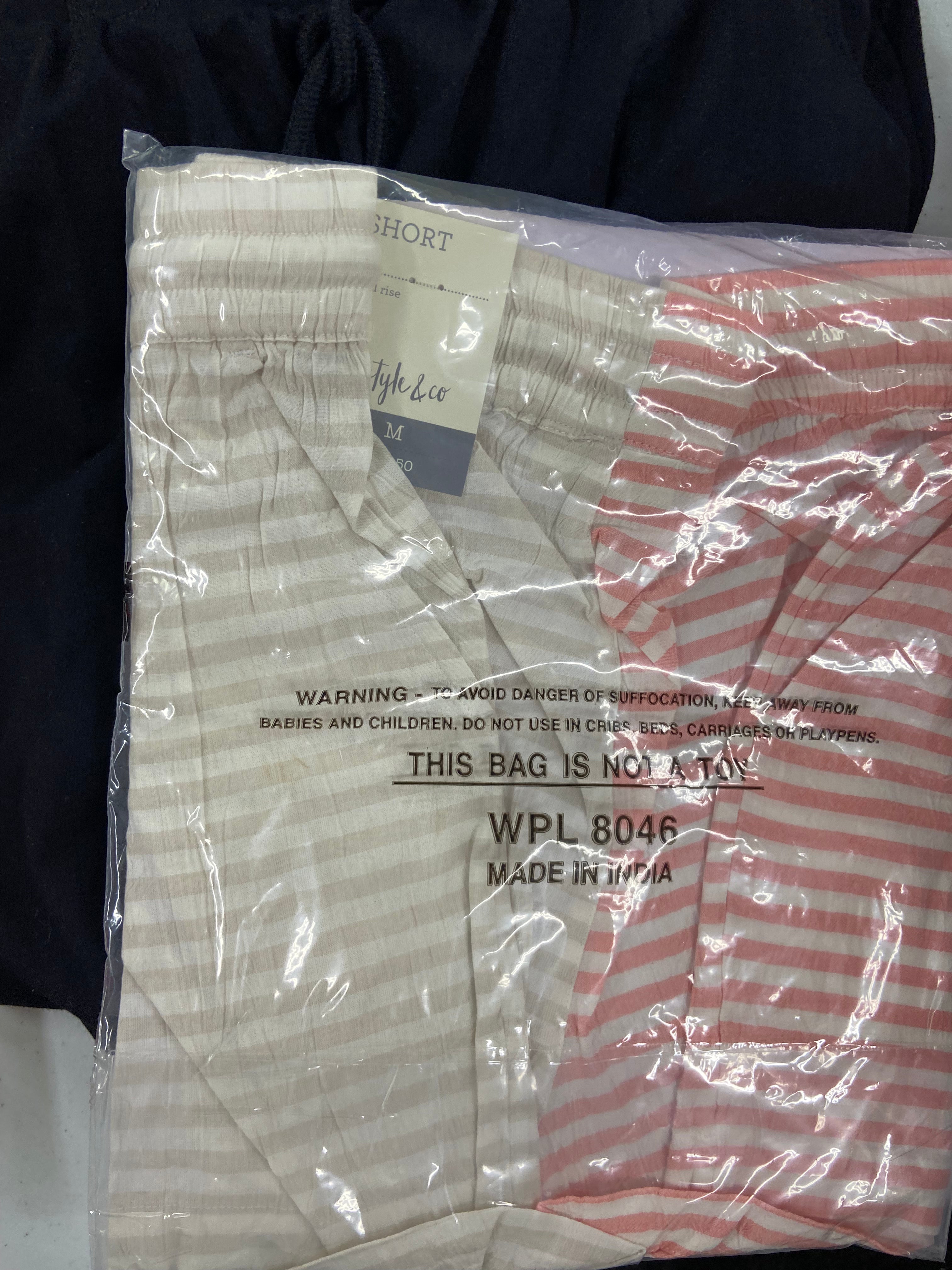 Women's Clothing Bottoms Wholesale Lot, HUDSON, PAIGE, AMERICAN APPAREL, SKECHERS, LVPL, GLORIA VANDERBILT and more, 12 items, Shelf Pulls, MSRP $907