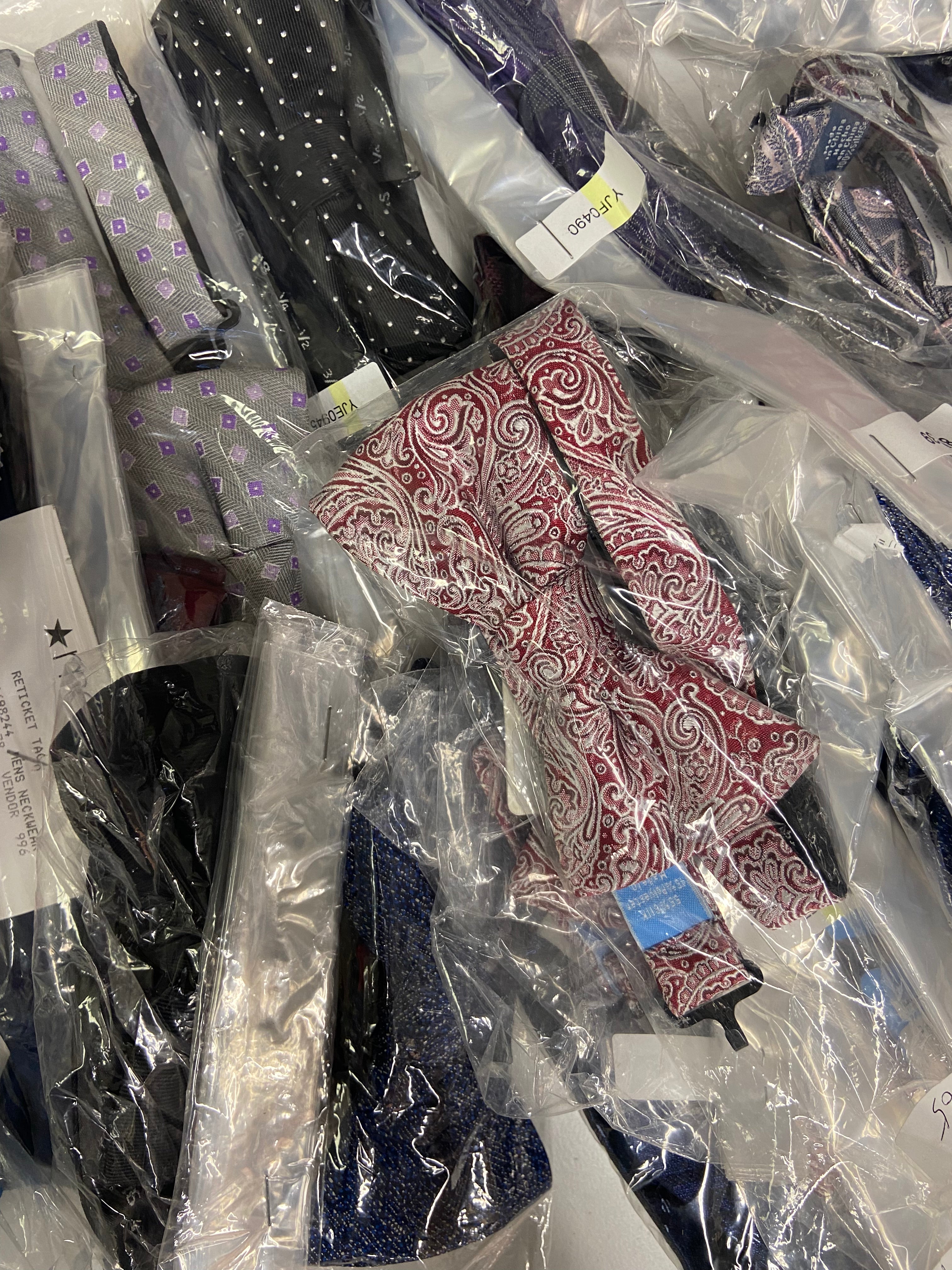 Men's Bow Ties Wholesale Lot, COUNTESS MARA, RYAN SEACREST, ALFANI and more, 95items, CUSTOMER RETURNS