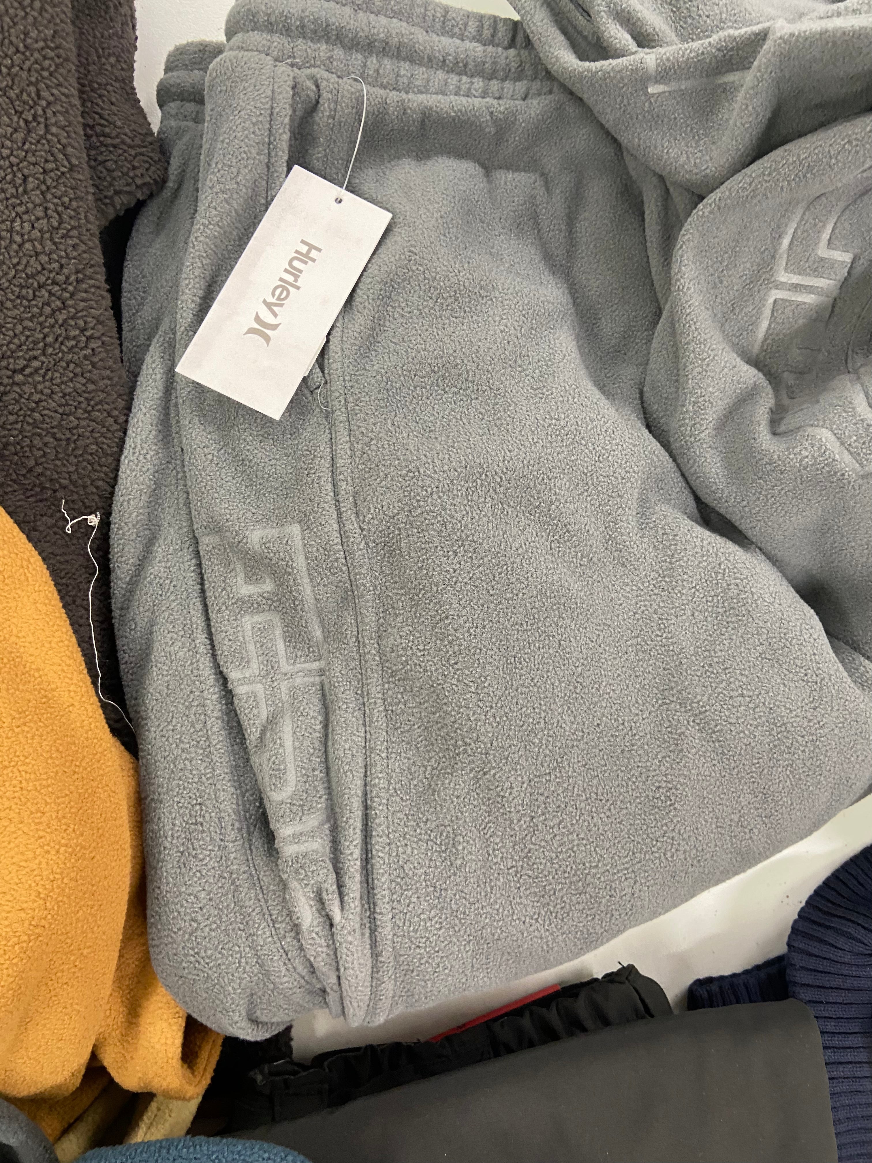 Men's Clothing Sweaters & Others Wholesale Lot, HURLEY, LEVI'S, WEATHERPROOF, GERRY, 10 items, Shelf Pulls, MSRP $588