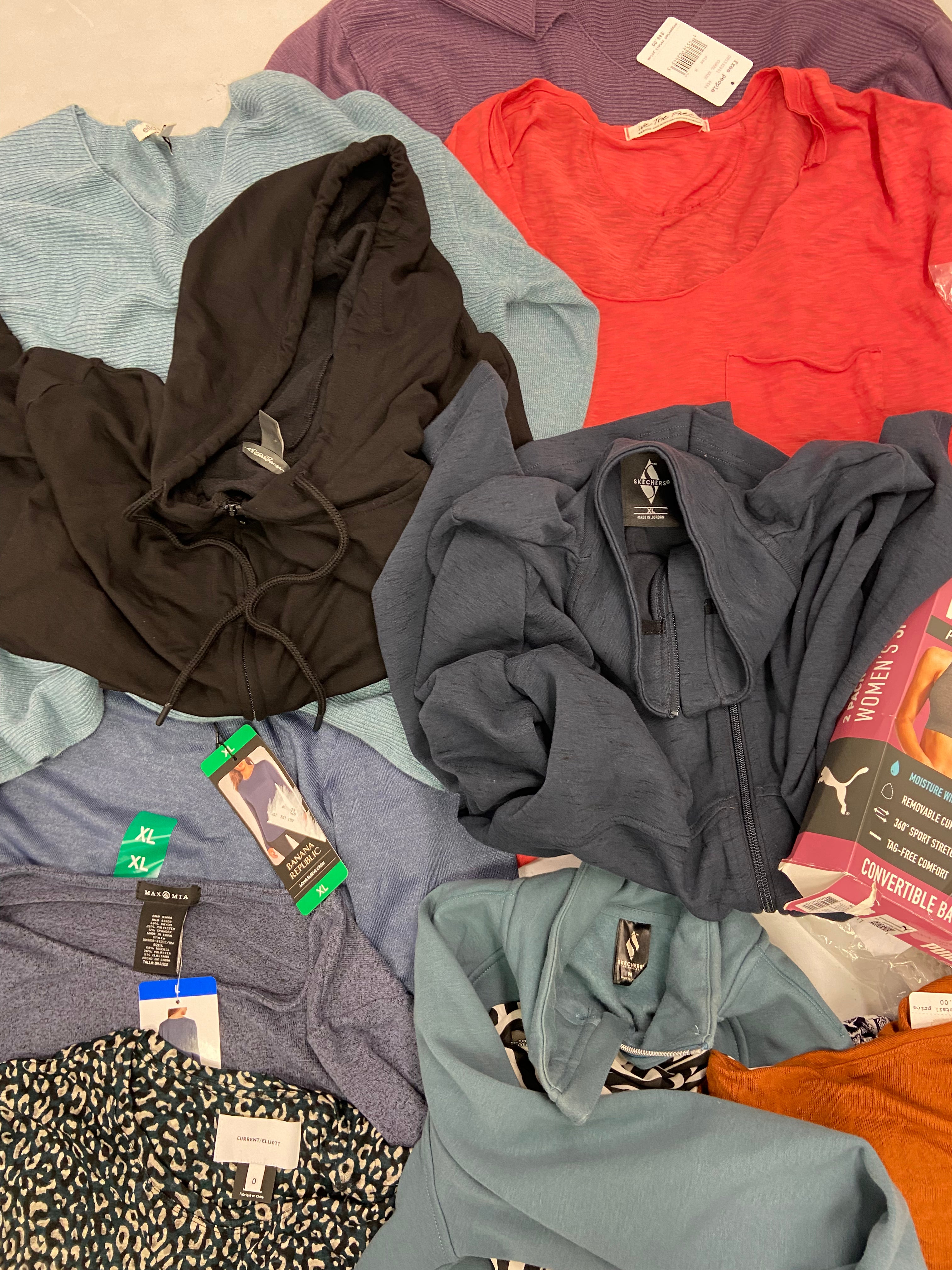 Women's Clothing Tops Wholesale Lot, BANANA REPUBLIC, VINCE CAMUTO, PUMA, FREE PEOPLE, SKETCHERS and more, 18 items, Shelf Pulls, MSRP $935