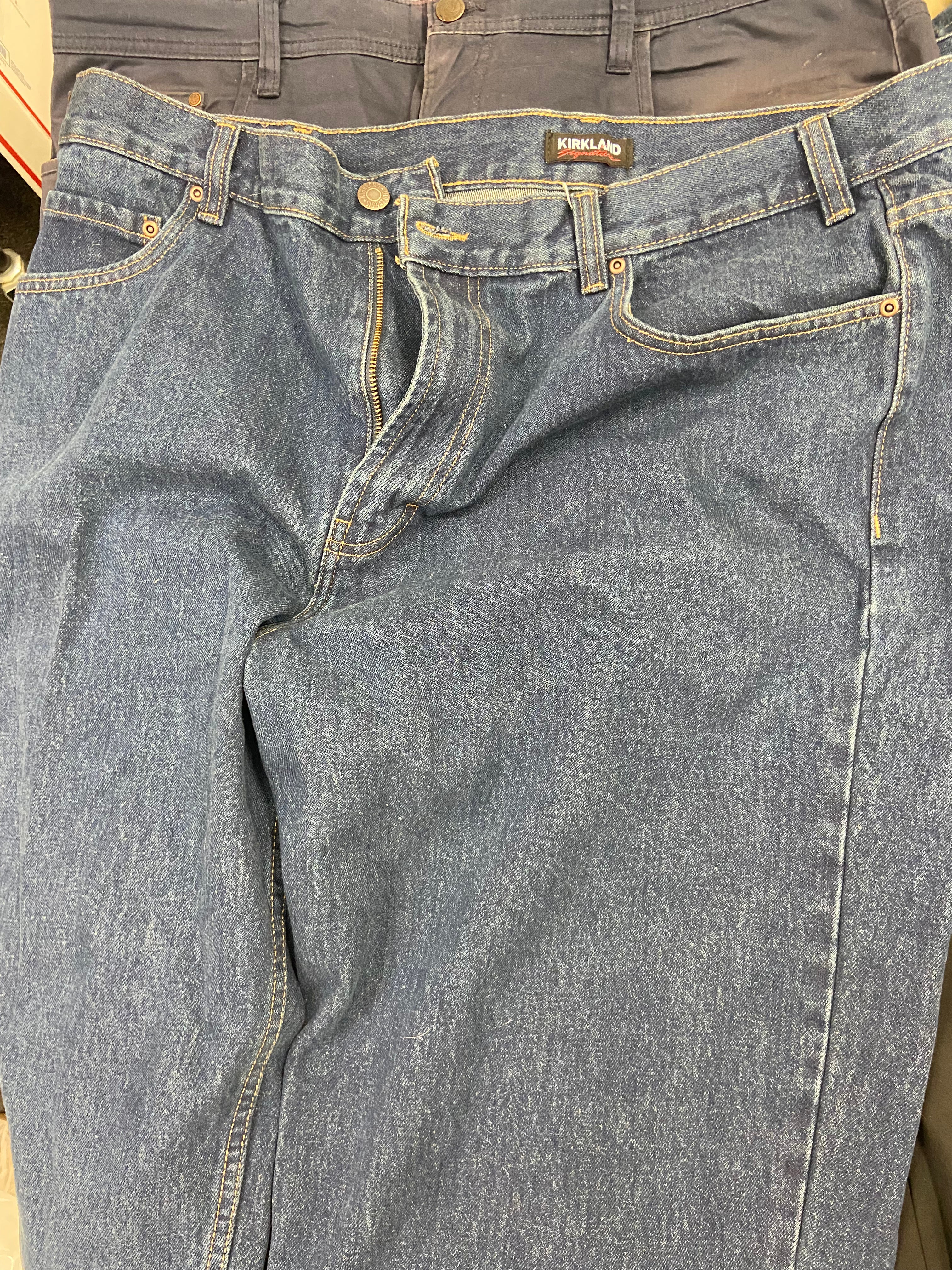 Men's Clothings Pants and Jeans, Wholesale Lot, PUMA, FILA, WEATHERPROOF VINTAGE, EDDIE BAUER, CHAPS and more, 11 items, CUSTOMER RETURNS