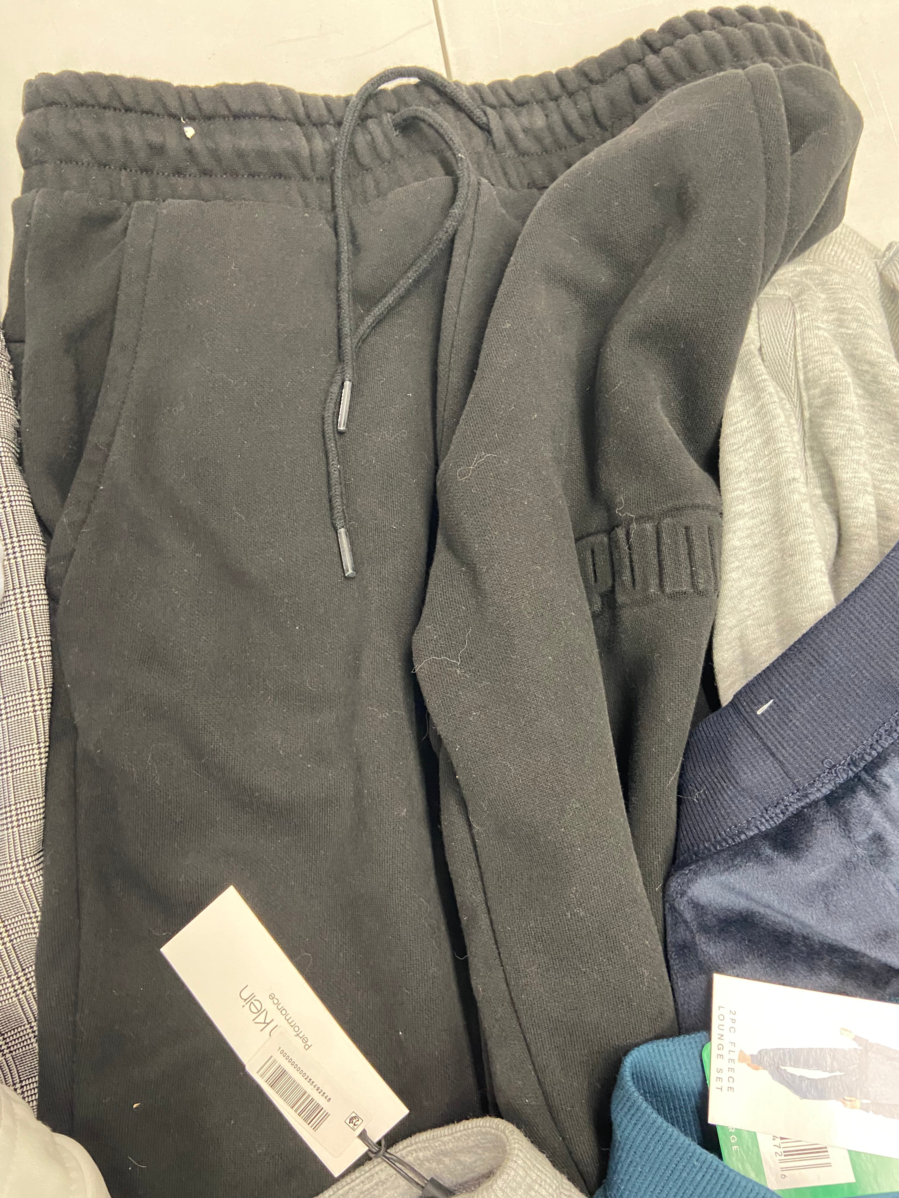 Women's Clothings ASSORTED LOT, Wholesale Lot, CALVIN KLEIN, ADIDAS, PUMA, FREE PEOPLE, MARC NEW YORK, AMERICAN APPAREL, 32 DEGREES, HONEYDEW and more, 15 items, CUSTOMER RETURNS