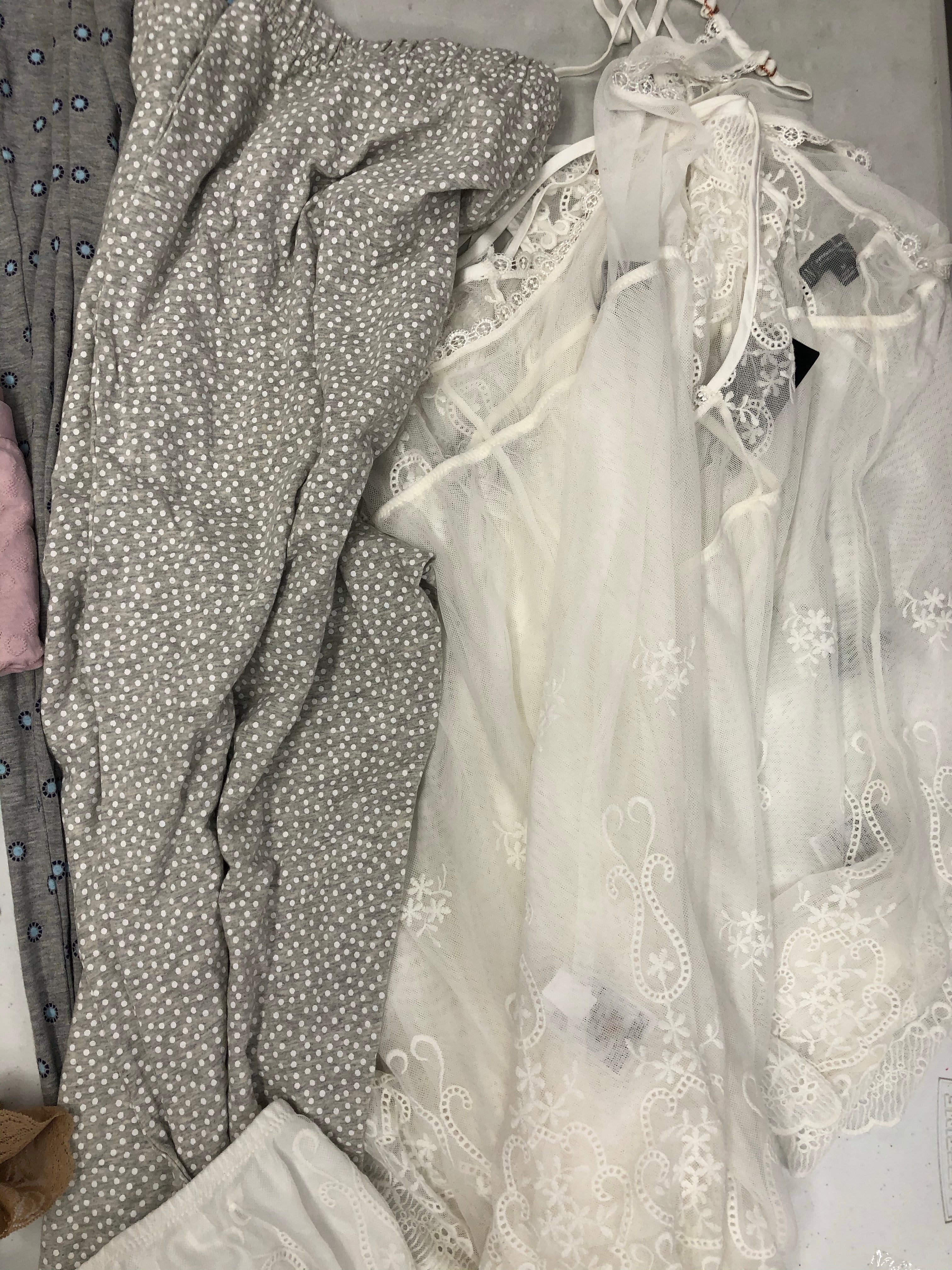 Women's Clothing Intimates Wholesale Lot, SCULPTRESS, WACOAL, SPANX, BALI, CHARTER CLUB and more, 35 items, Shelf Pulls, MSRP $805
