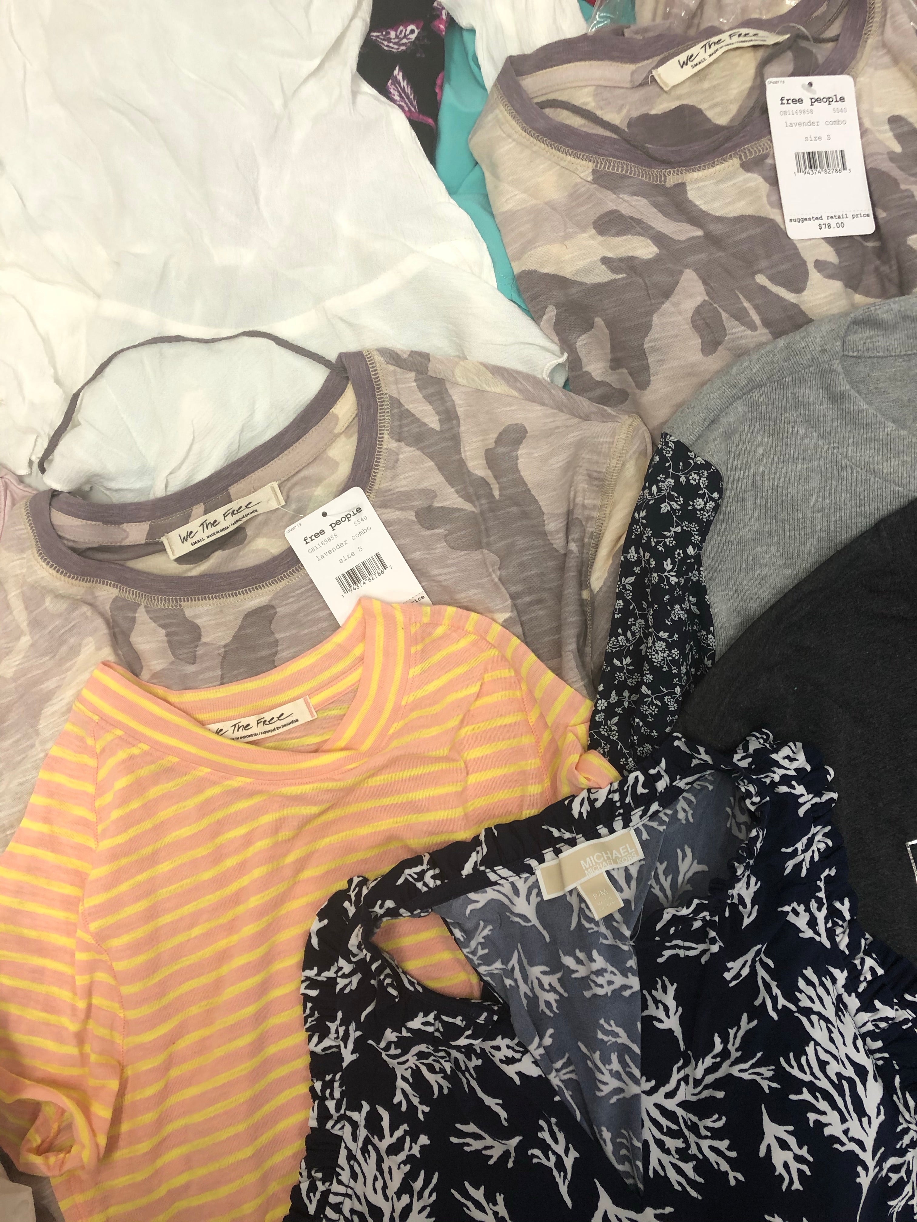 Women's Clothing TOPS Wholesale Lot, MICHAEL KORS, CALVIN KLEIN, FREE PEOPLE, VINCE CAMUTO, 1STATE, CHASER and more, 19 items, Shelf Pulls, MSRP $825