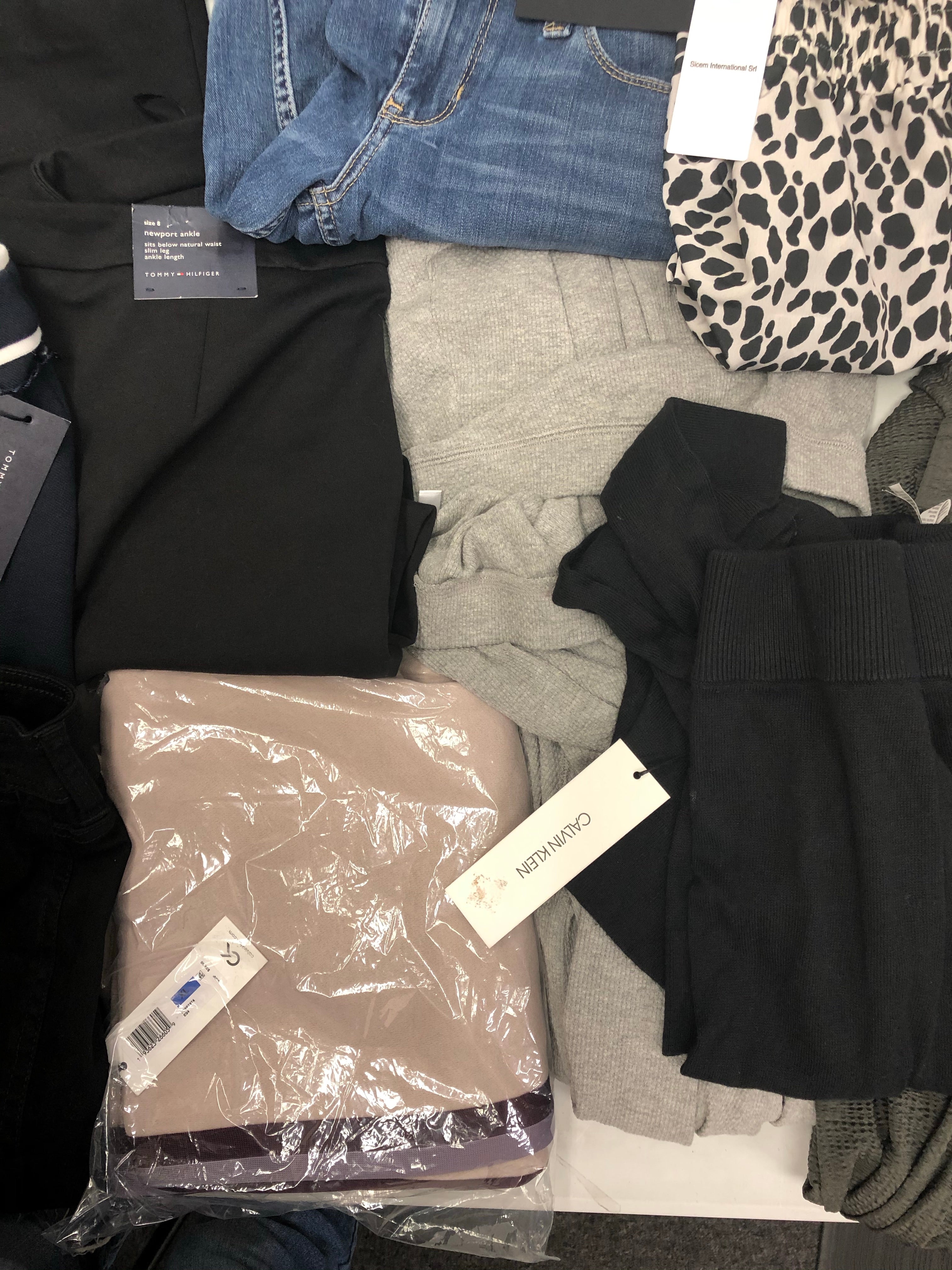 Women's Clothing Bottom Wholesale Lot, CALVIN KLEIN, TOMMY HILFIGER, FREE PEOPLE, ALFANI and more, 18 Units, Shelf Pulls, MSRP $1,330.50