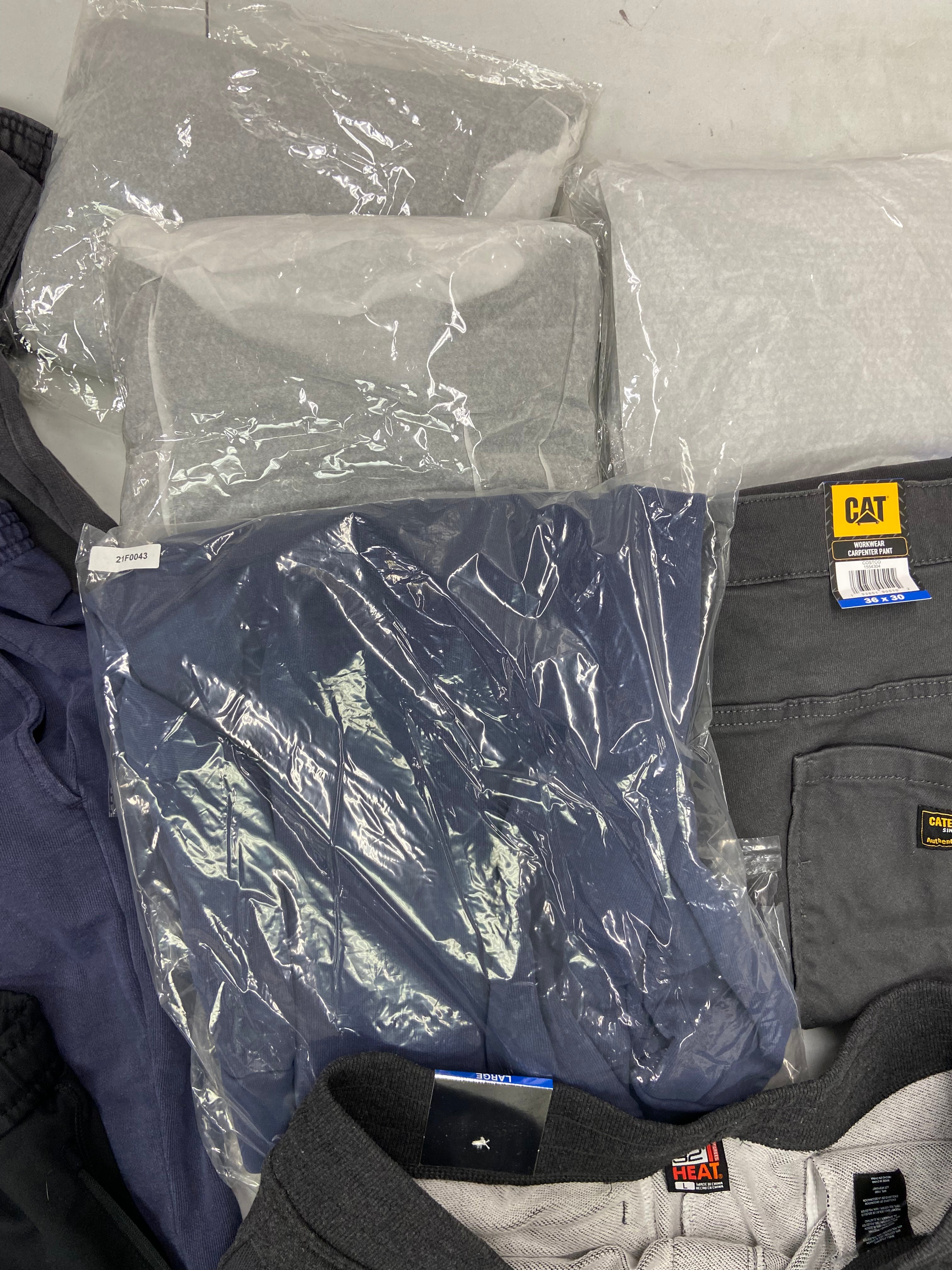 Men's Clothing Sweatpants & Others Wholesale Lot, DYLAN GRAY, 32 DEGREES, KIRKLAND, CATERPILLAR and more, 9 items, Shelf Pulls, MSRP $808