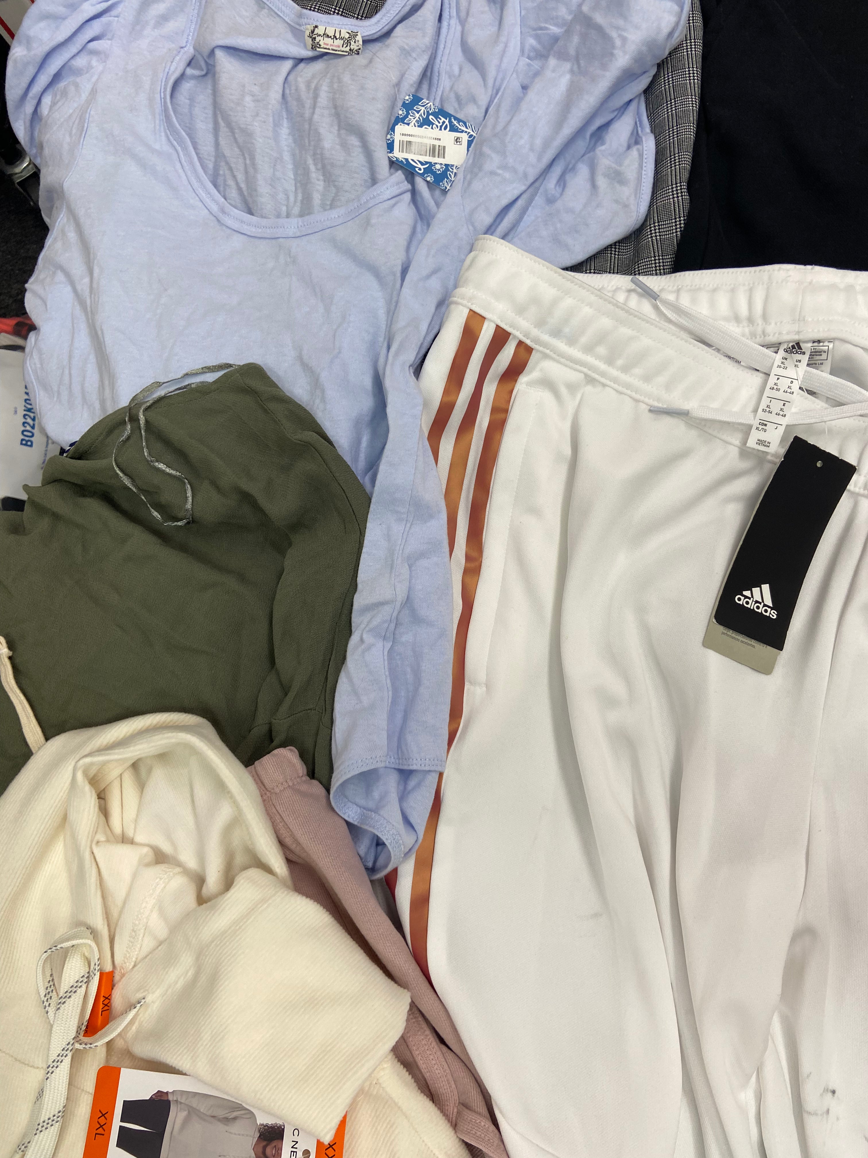 Women's Clothings ASSORTED LOT, Wholesale Lot, CALVIN KLEIN, ADIDAS, PUMA, FREE PEOPLE, MARC NEW YORK, AMERICAN APPAREL, 32 DEGREES, HONEYDEW and more, 15 items, CUSTOMER RETURNS