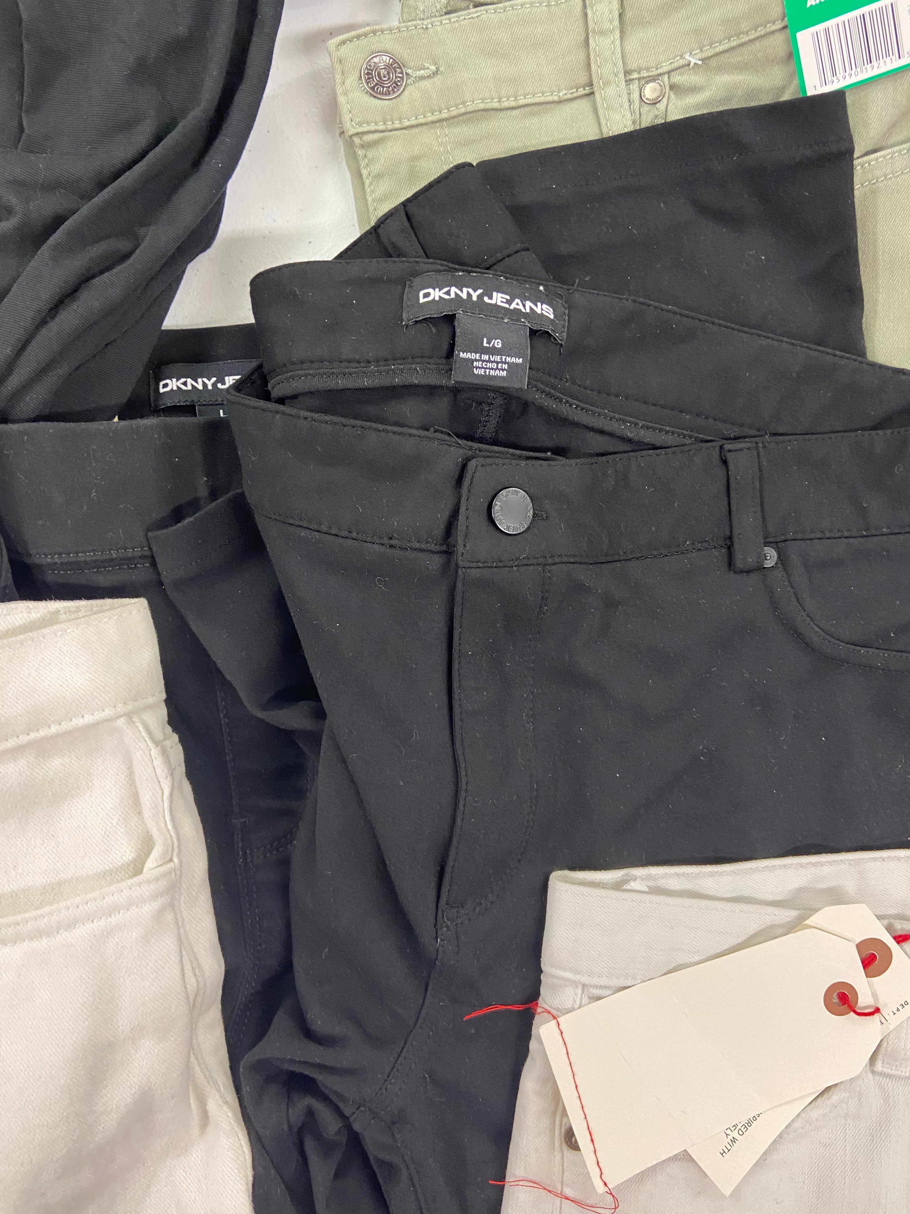 Women's Clothing Pants & Others Wholesale Lot, JOE'S JEANS, DKNY, CURRENT ELLIOTT, FREE PEOPLE, ANDREW MARC, BUFFALO, GLORIA VANDERBILT and more, 15 items, Shelf Pulls, MSRP $878