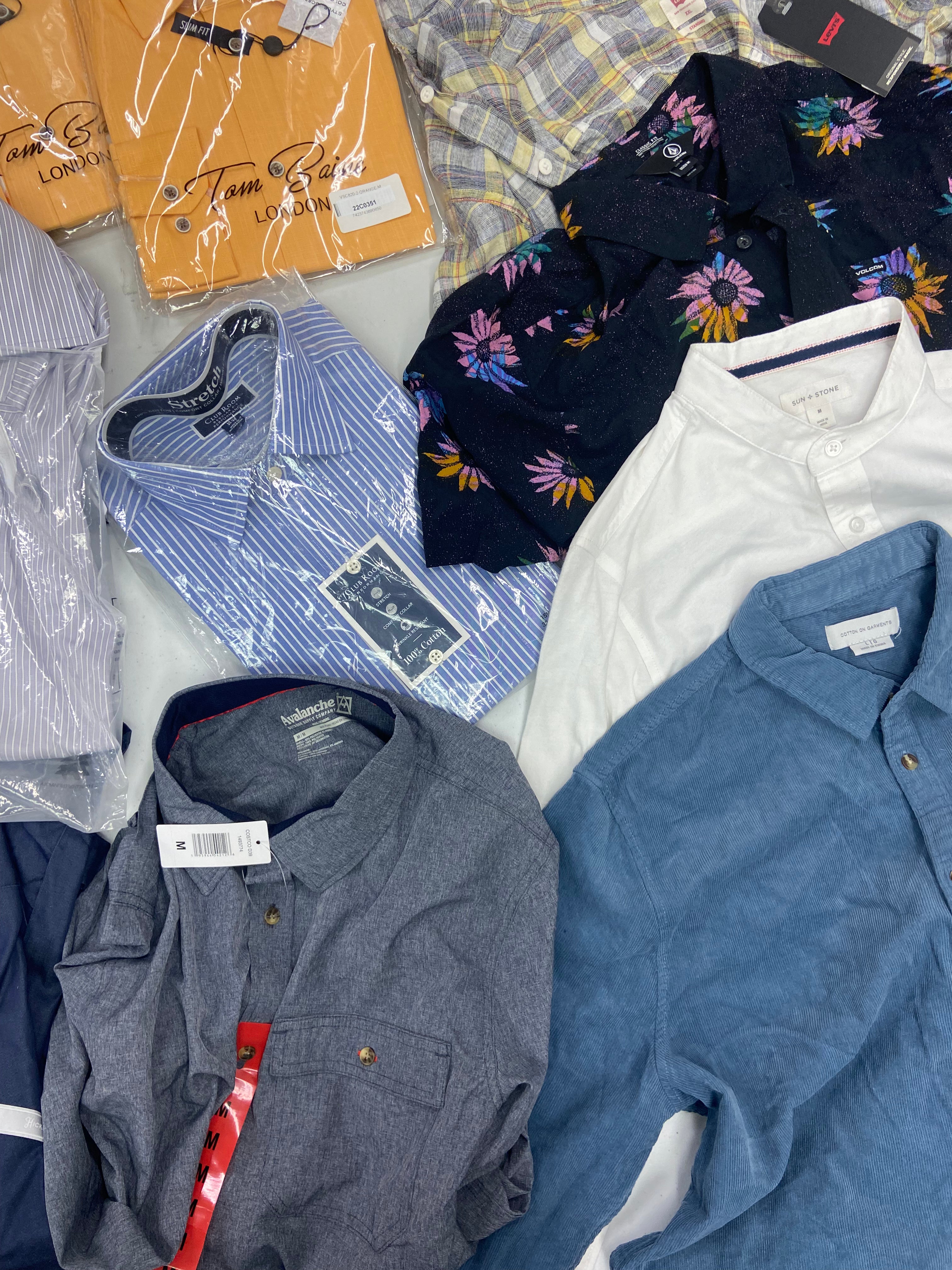 Men's Clothing Button Down Shirts Wholesale Lot, LEVI'S, Club Room, HICKEY FREEMAN, VOLCOM, SUN + STONE and more, 10 items, Shelf Pulls, MSRP $539
