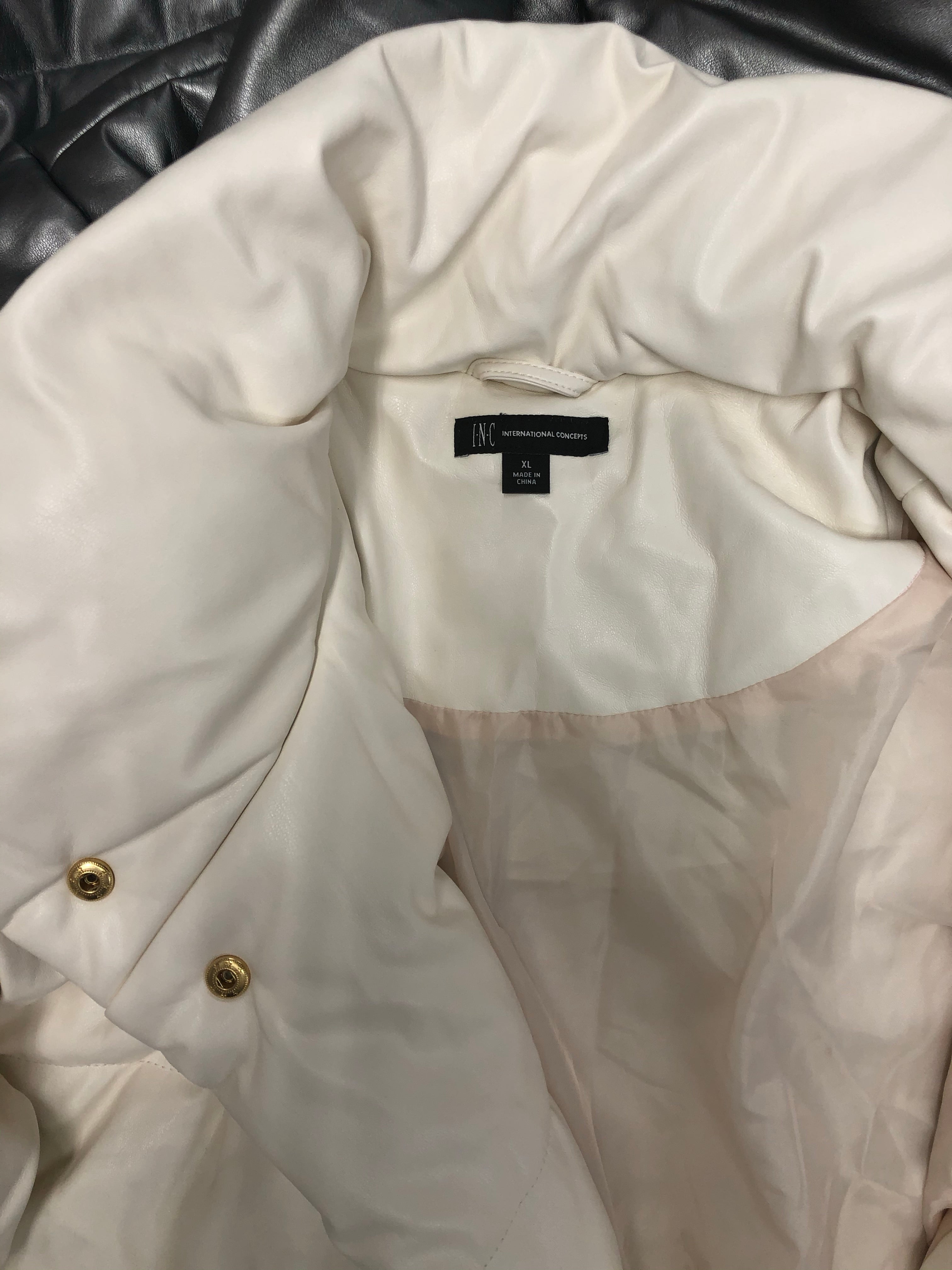 Women's Clothing OUTERWEAR Wholesale Lot, INC, 3 Units, Shelf Pulls, MSRP $568.50