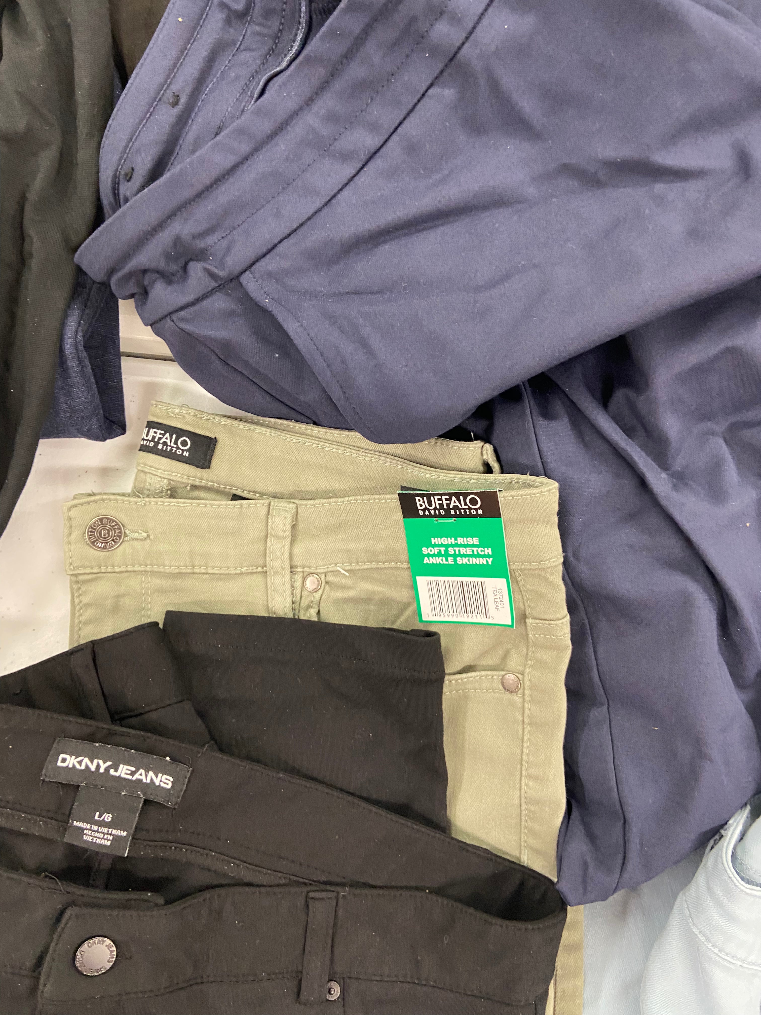 Women's Clothing Pants & Others Wholesale Lot, JOE'S JEANS, DKNY, CURRENT ELLIOTT, FREE PEOPLE, ANDREW MARC, BUFFALO, GLORIA VANDERBILT and more, 15 items, Shelf Pulls, MSRP $878