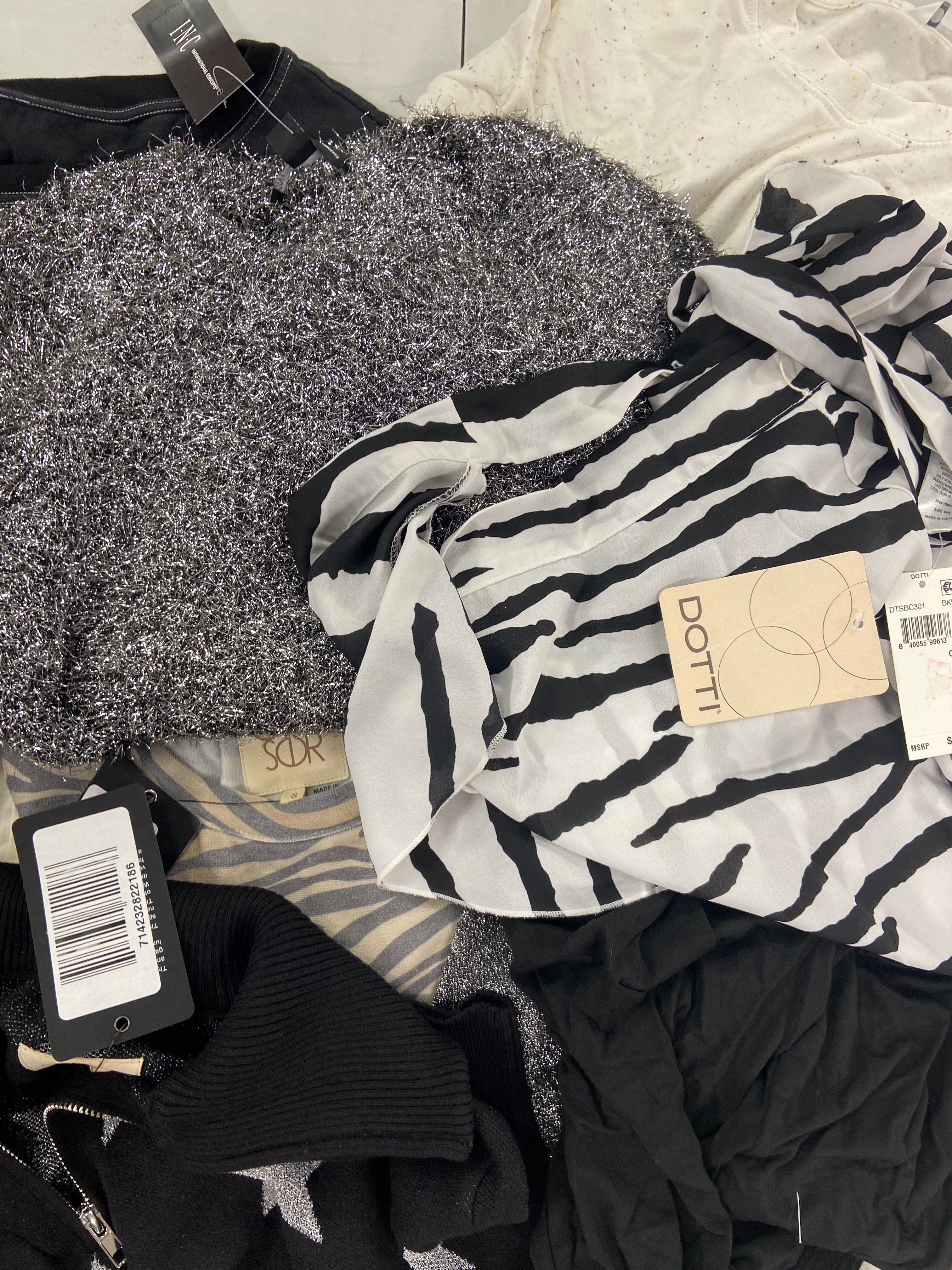 Women's Clothing Tops Wholesale Lot, LUCKY BRAND, CALVIN KLEIN, FREE PEOPLE, THREE DOTS, CHASER, SAGE, INC and more, 17 items, Shelf Pulls, MSRP $949
