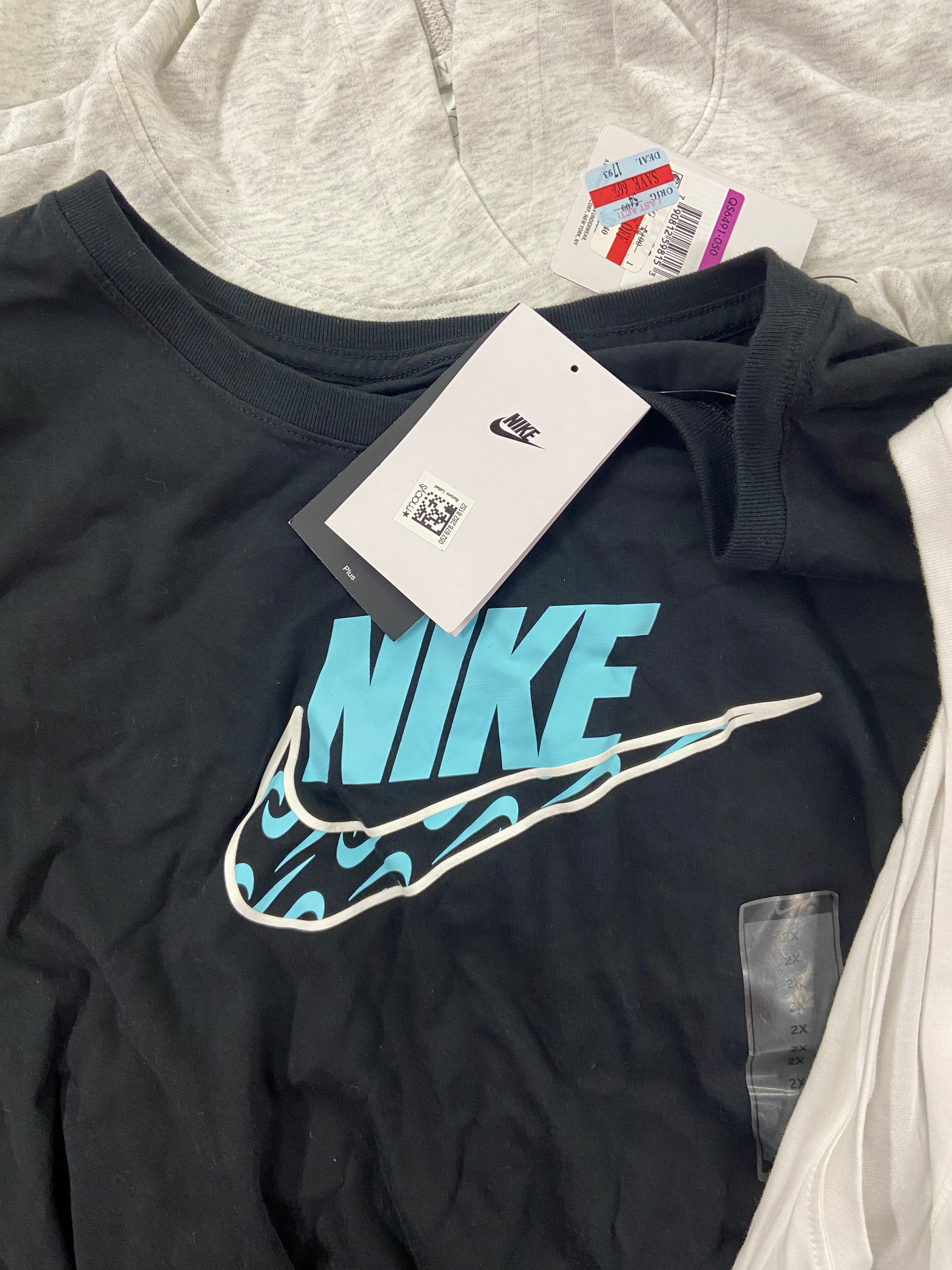 Women's Clothing Tops Wholesale Lot, NORTH FACE, NIKE, FREE PEOPLE, CALVIN KLEIN, EDDIE BAUER, BUFFALO, THREE DOTS, AQUA and more, 21 items, Shelf Pulls, MSRP $987