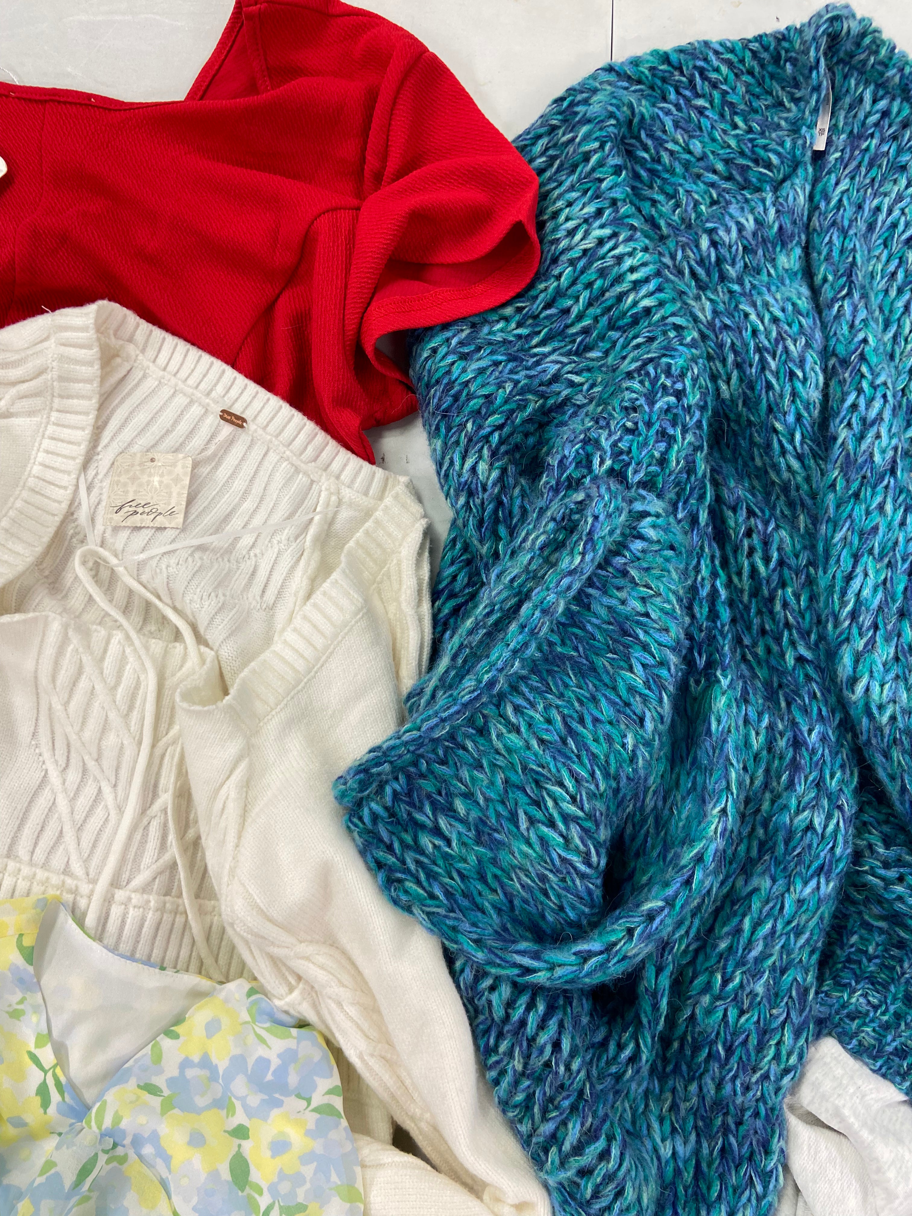 Women's Clothing ASSORTED Wholesale Lot, CALVIN KLEIN, FREE PEOPLE, 32 DEGREES and more, 10 items, Shelf Pulls, MSRP $717