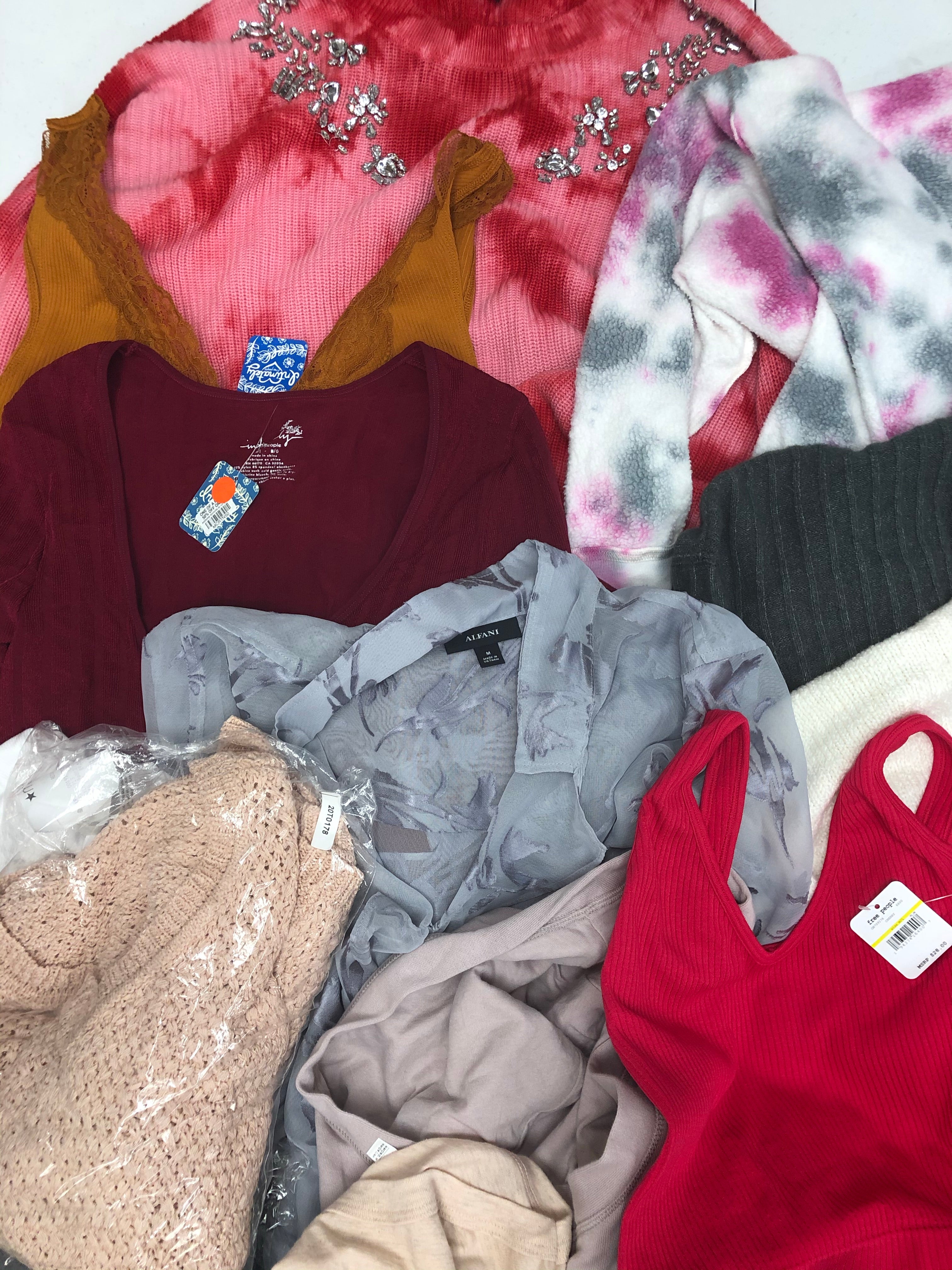 Women's Clothing Assorted Wholesale Lot, CALVIN KLEIN, LEVI'S, FREE PEOPLE, AMERICAN APPAREL and more, 31 Units, Shelf Pulls, MSRP $1,933