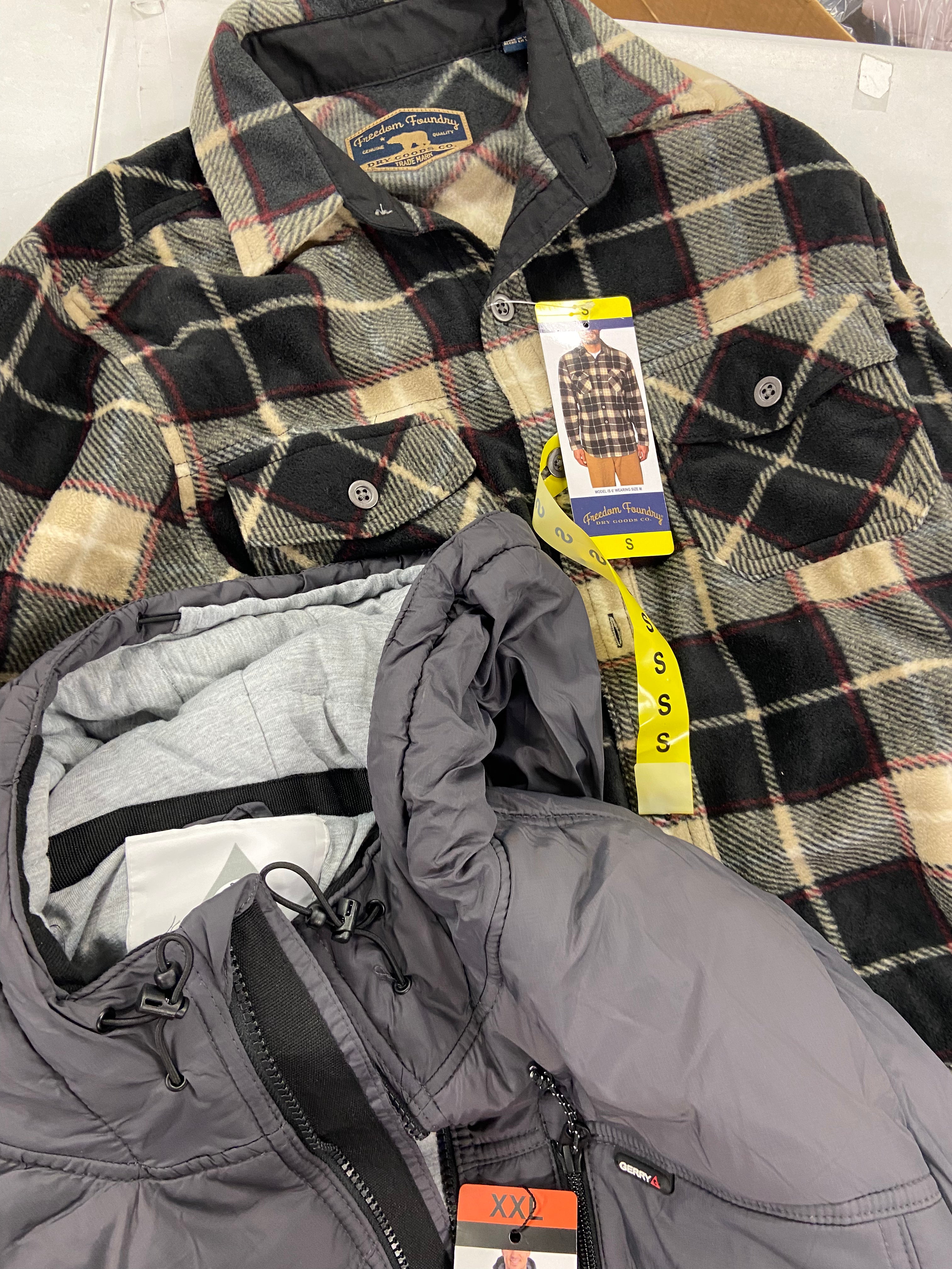 Men's Clothing Sweaters & Others Wholesale Lot, EDDIE BAUER, GERRY, LEGENDARY, HI-TEC, FREEDOM FOUNDRY, 7 items, Shelf Pulls, MSRP $440