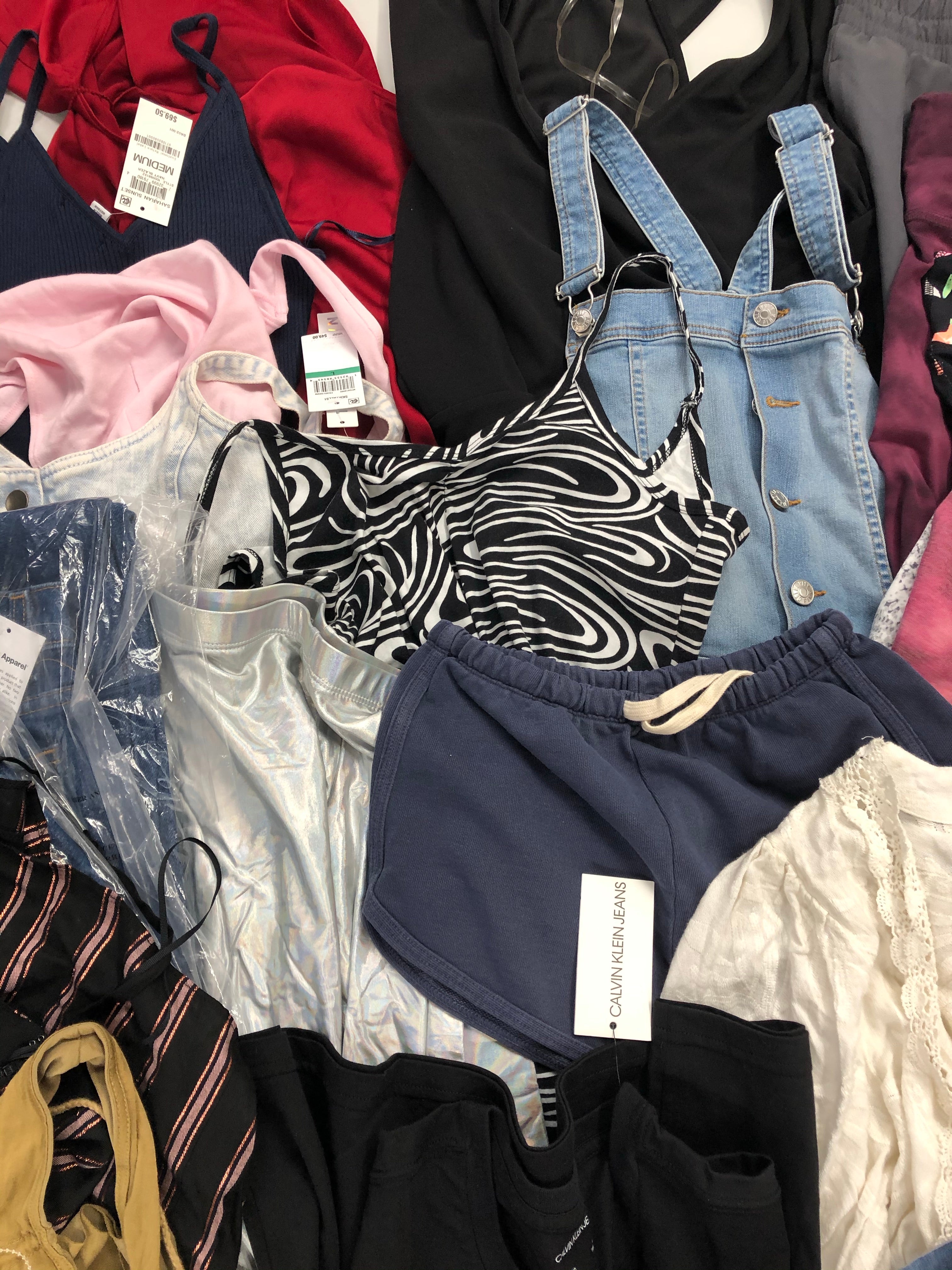 Women's Clothing Assorted Wholesale Lot, DKNY, DL1961, CALVIN KLEIN, FREE PEOPLE, RACHEL ROY, ALFANI, AMERICAN APPAREL and more, 22 items, Shelf Pulls, MSRP $1,598