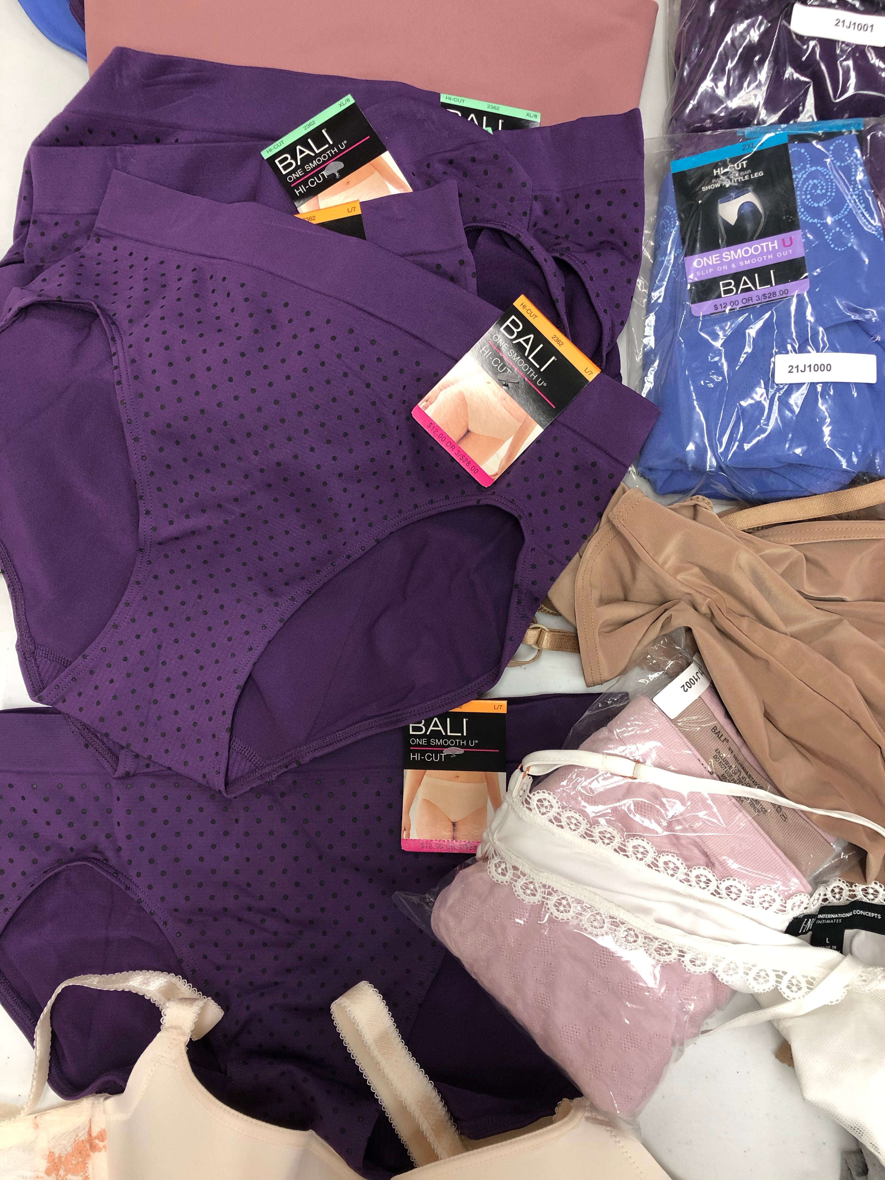 Women's Clothing Intimates Wholesale Lot, SCULPTRESS, WACOAL, SPANX, BALI, CHARTER CLUB and more, 35 items, Shelf Pulls, MSRP $805