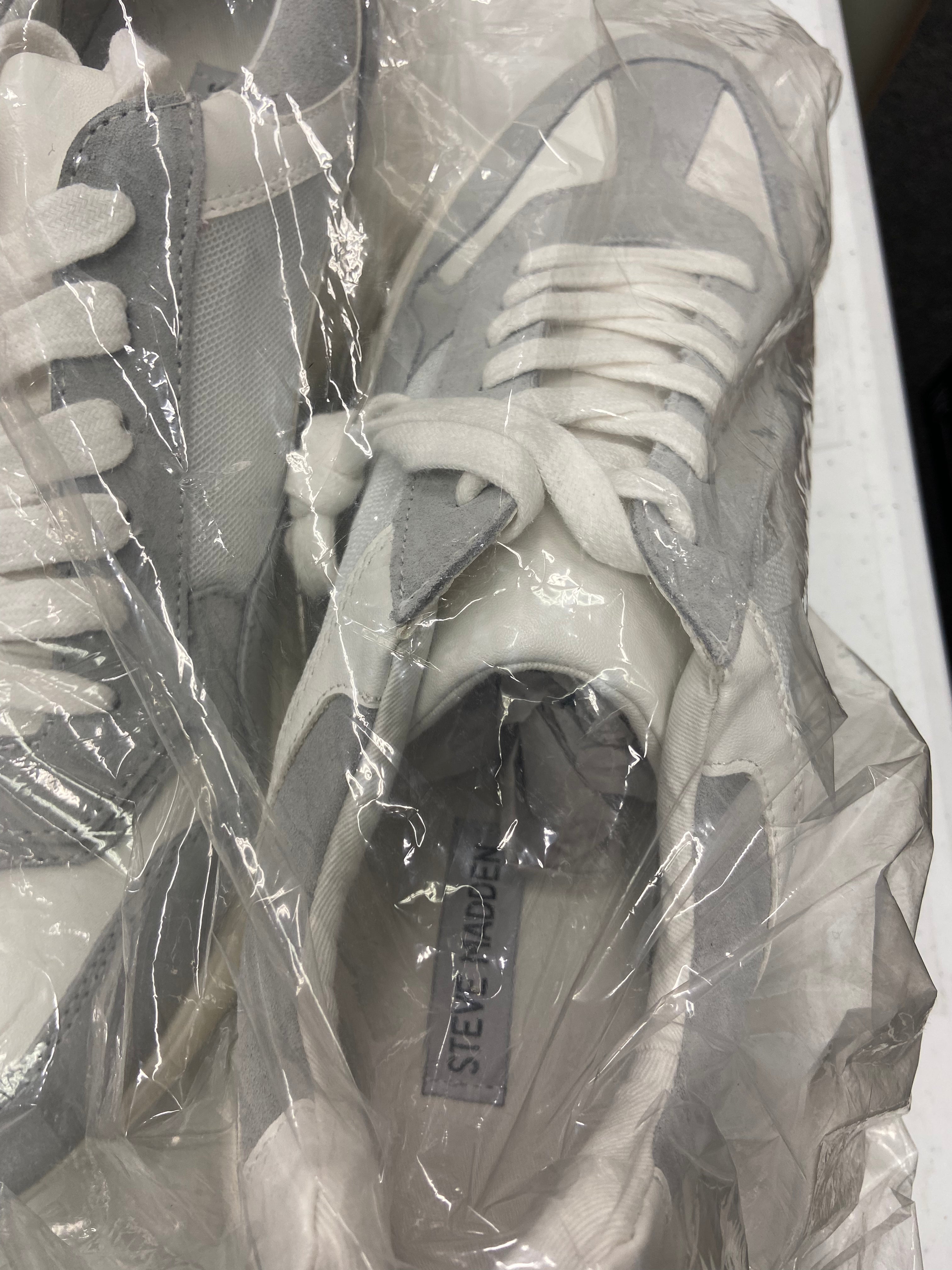 Men's Shoes (Sneakers & Boots) Wholesale Lot, DKNY, STEVE MADDEN, INC, 8 items, Shelf Pulls, MSRP $939