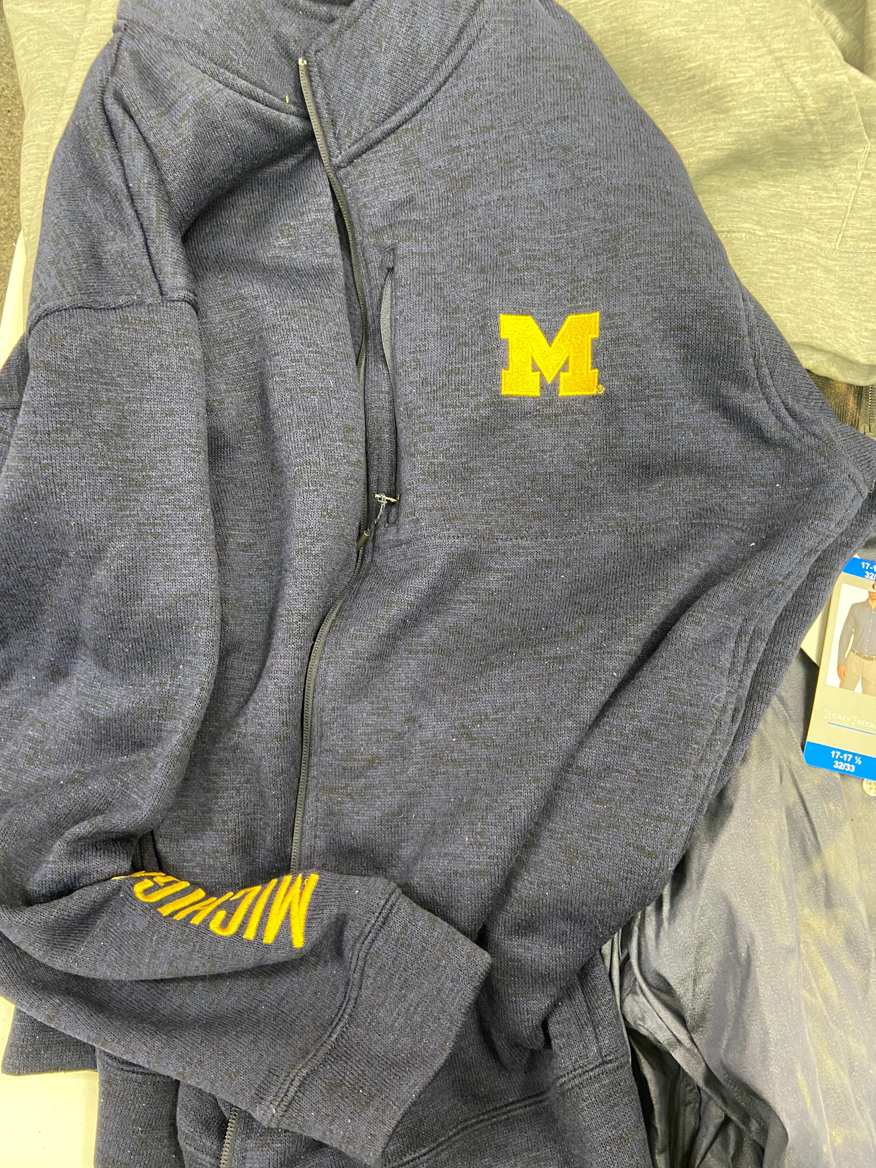 Men's Clothings Jackets & Tops, Wholesale Lot, FILA, TOMMY HILFIGER, HICKEY FREEMAN, HANG TEN, CHAMPION, MONDETTA and more, 7 items, CUSTOMER RETURNS