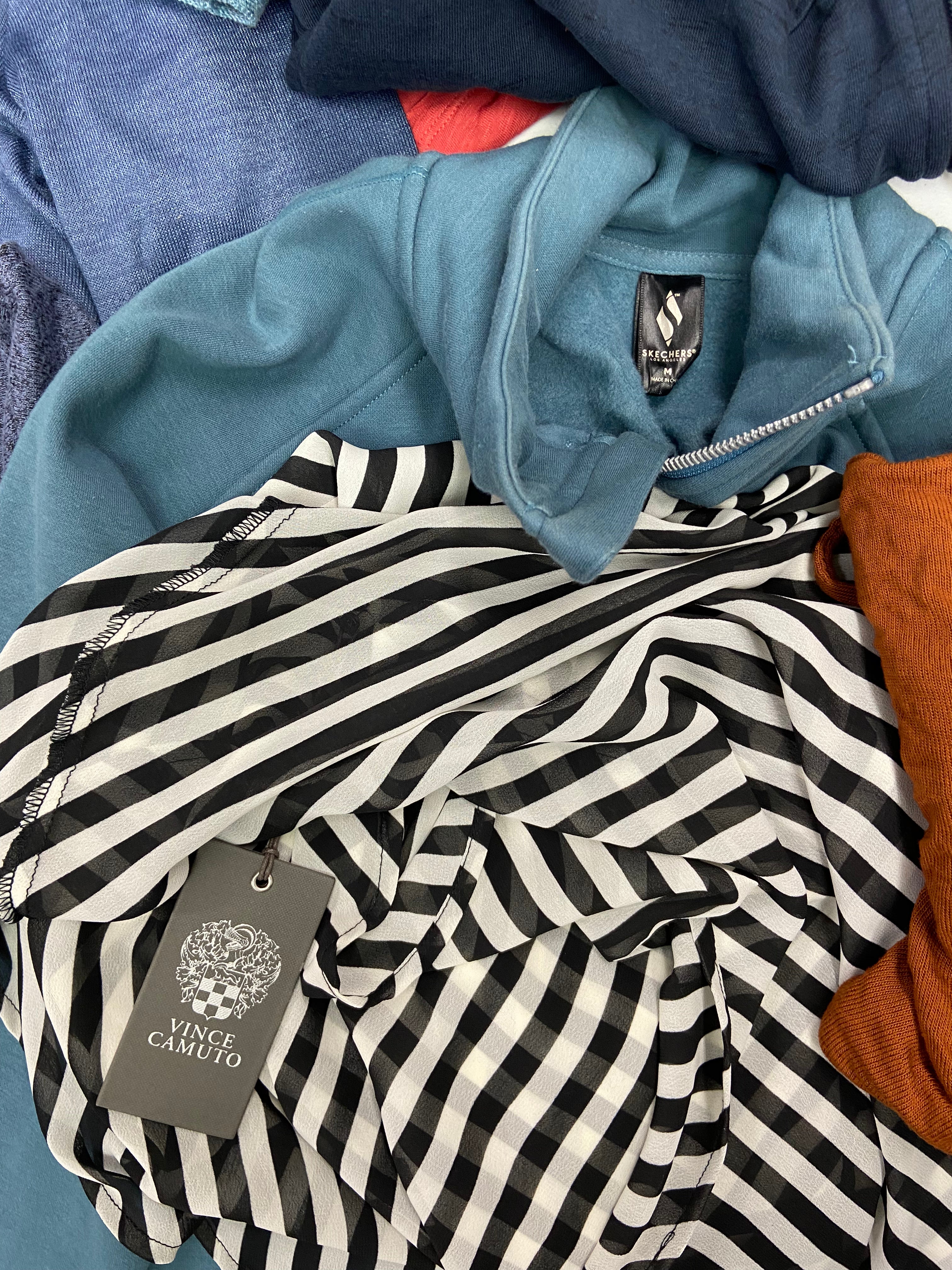 Women's Clothing Tops Wholesale Lot, BANANA REPUBLIC, VINCE CAMUTO, PUMA, FREE PEOPLE, SKETCHERS and more, 18 items, Shelf Pulls, MSRP $935