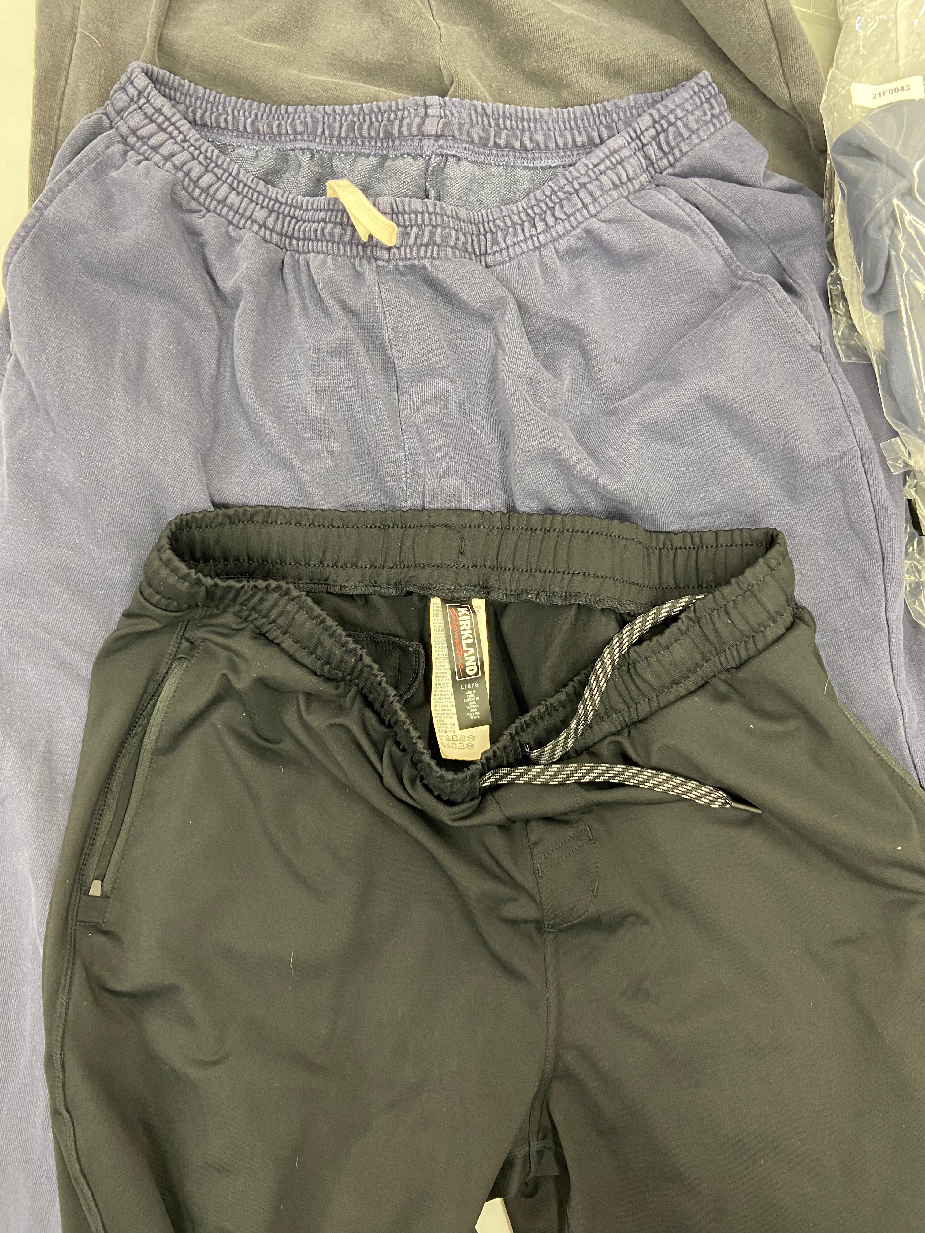 Men's Clothing Sweatpants & Others Wholesale Lot, DYLAN GRAY, 32 DEGREES, KIRKLAND, CATERPILLAR and more, 9 items, Shelf Pulls, MSRP $808